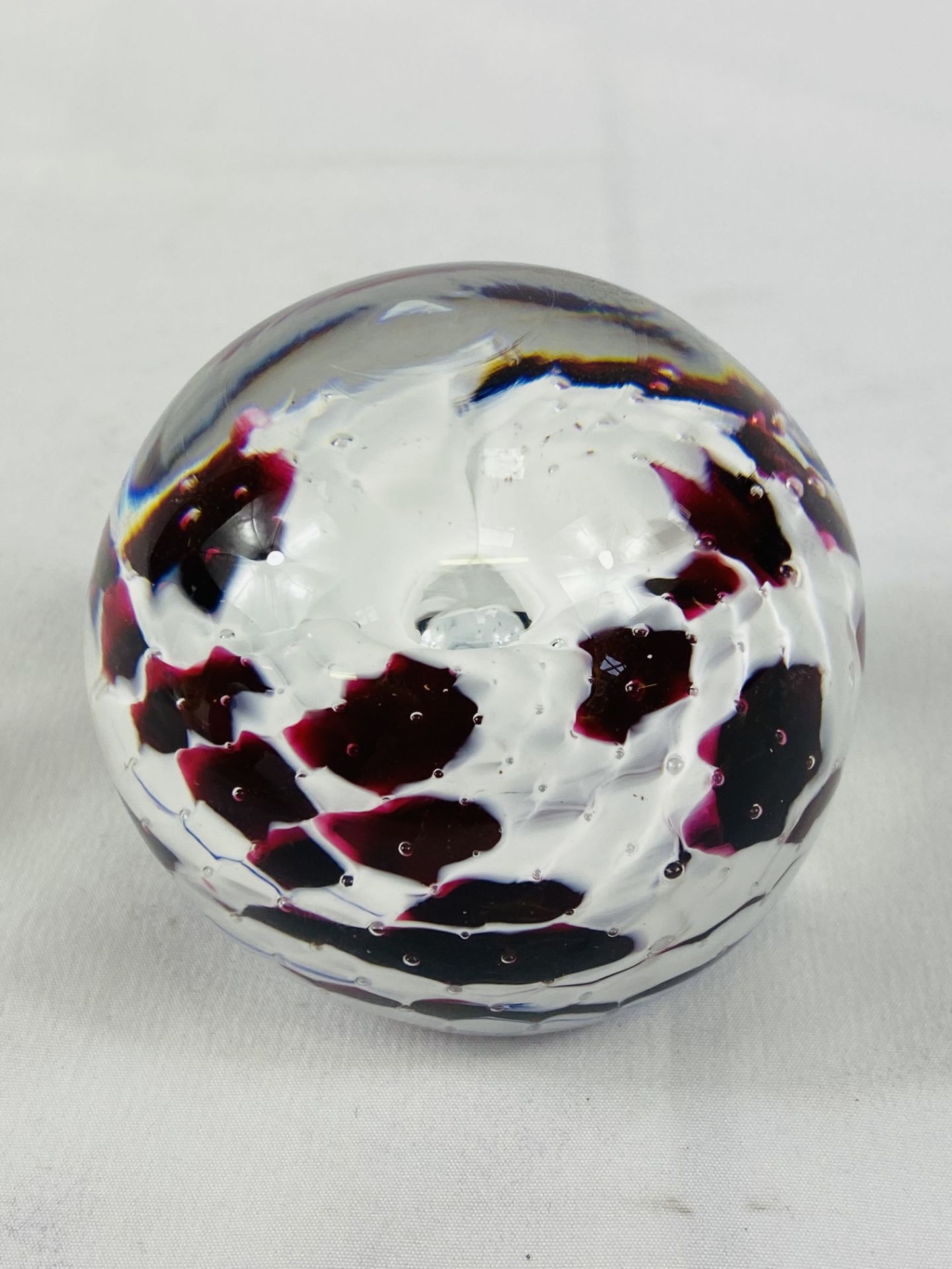 Three glass paperweights - Image 4 of 5
