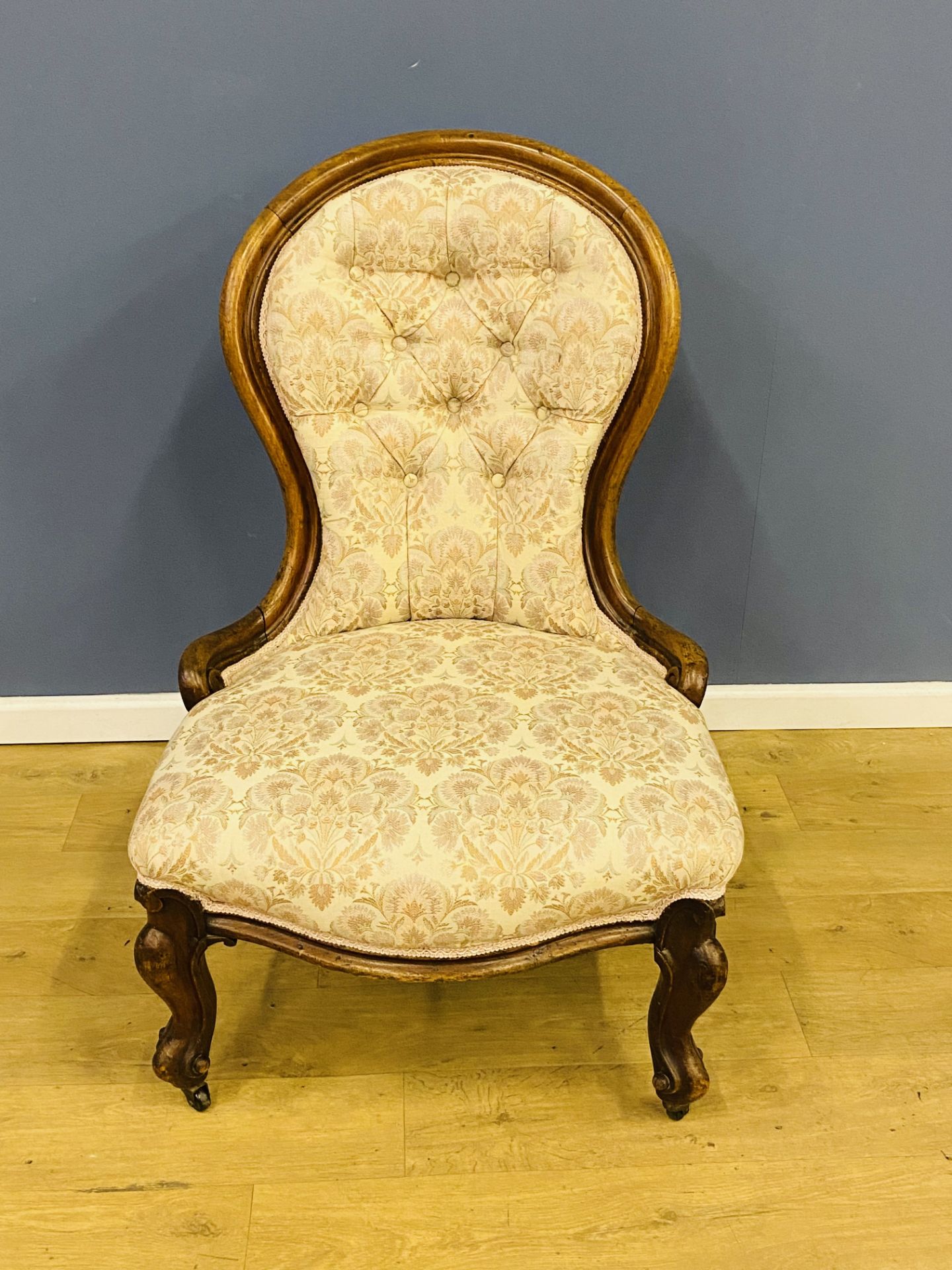 Victorian walnut spoon back ladies chair