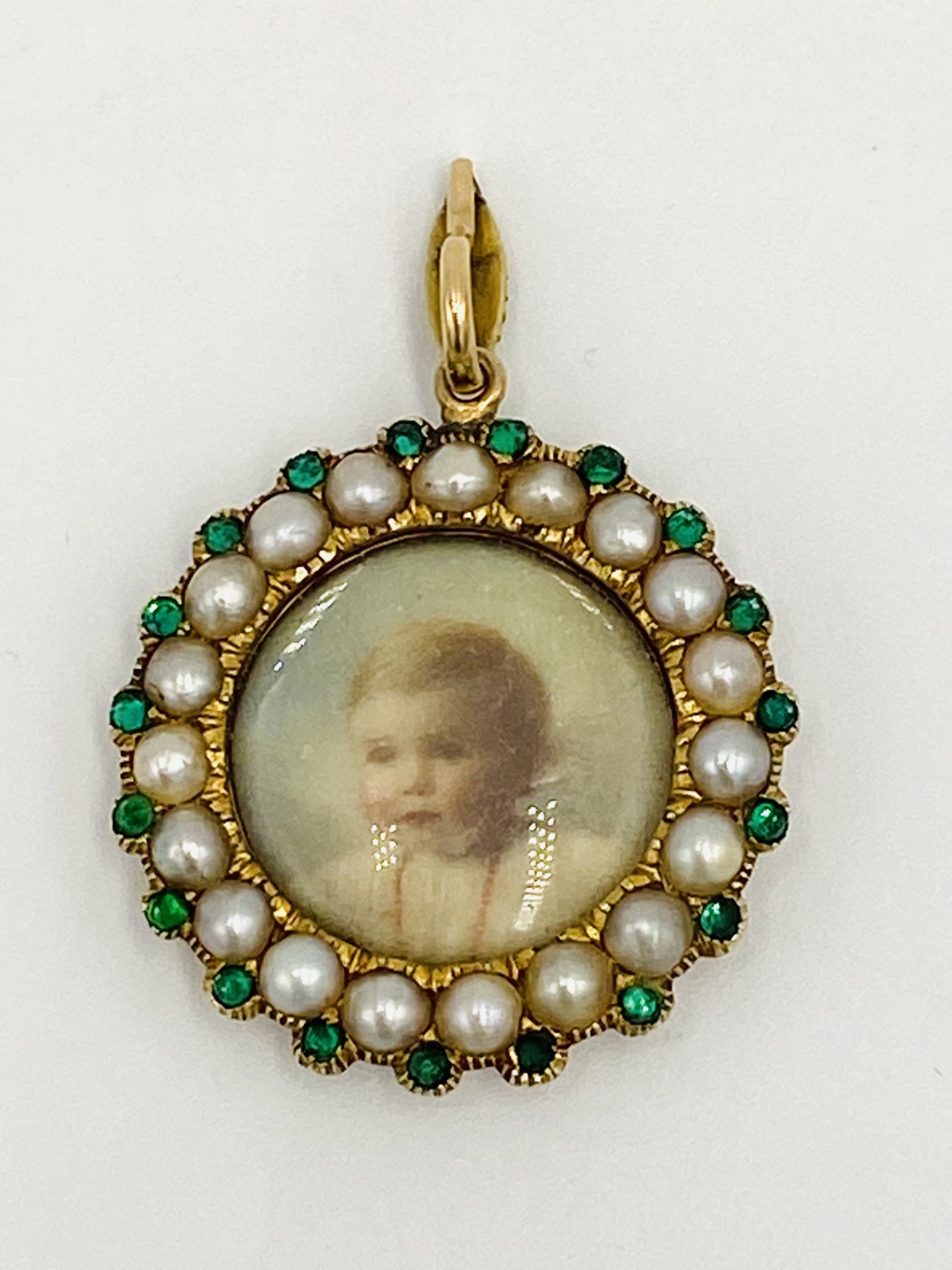 Portrait pendant with pearl and emerald surround