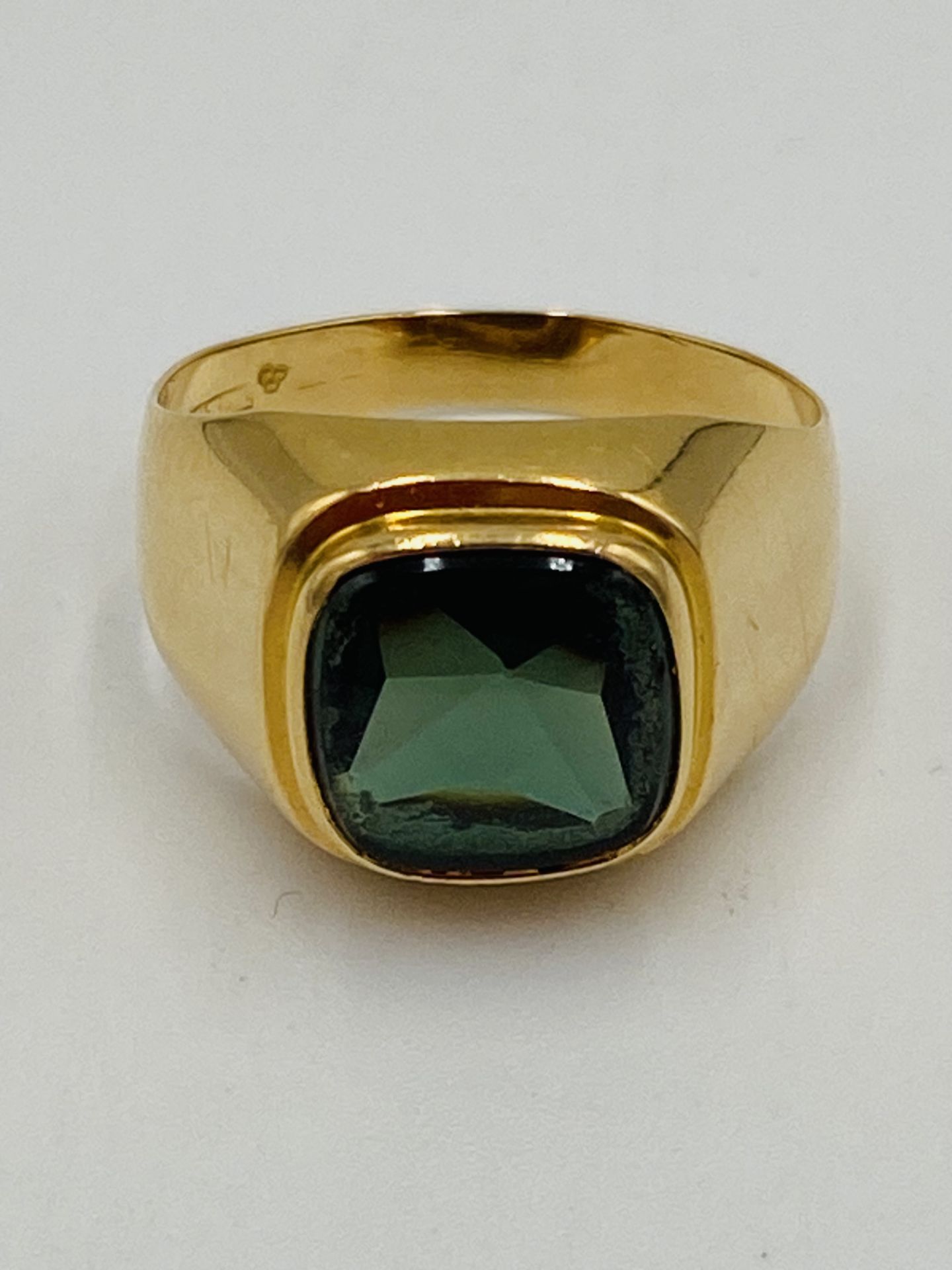 18ct gold signet ring - Image 2 of 5
