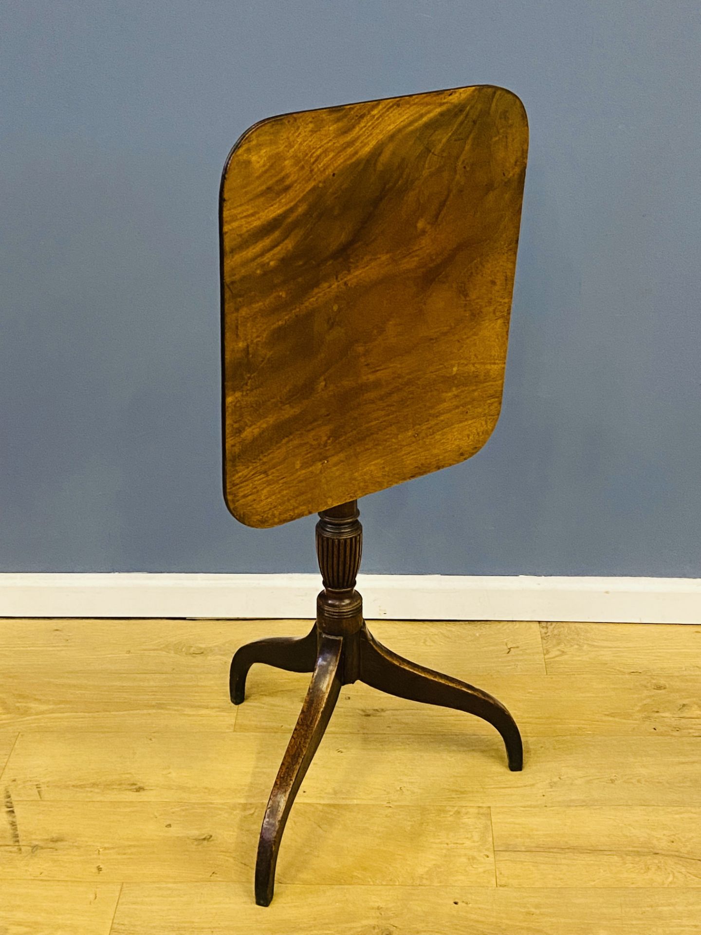 19th century mahogany occasional table - Image 5 of 7