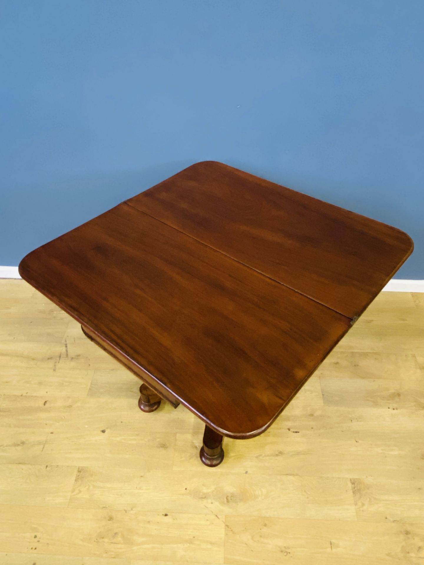 Victorian mahogany tea table - Image 3 of 7