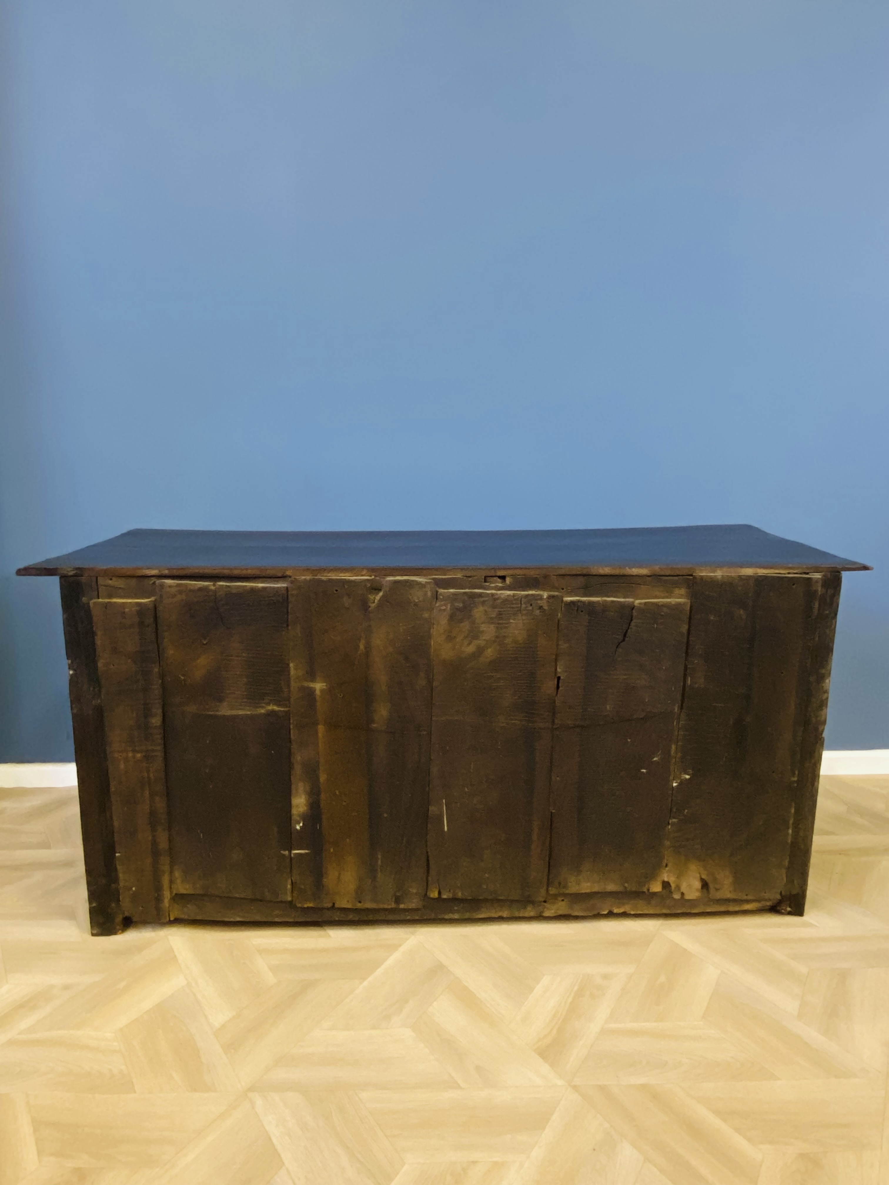 Oak dresser with carved decoration - Image 10 of 10