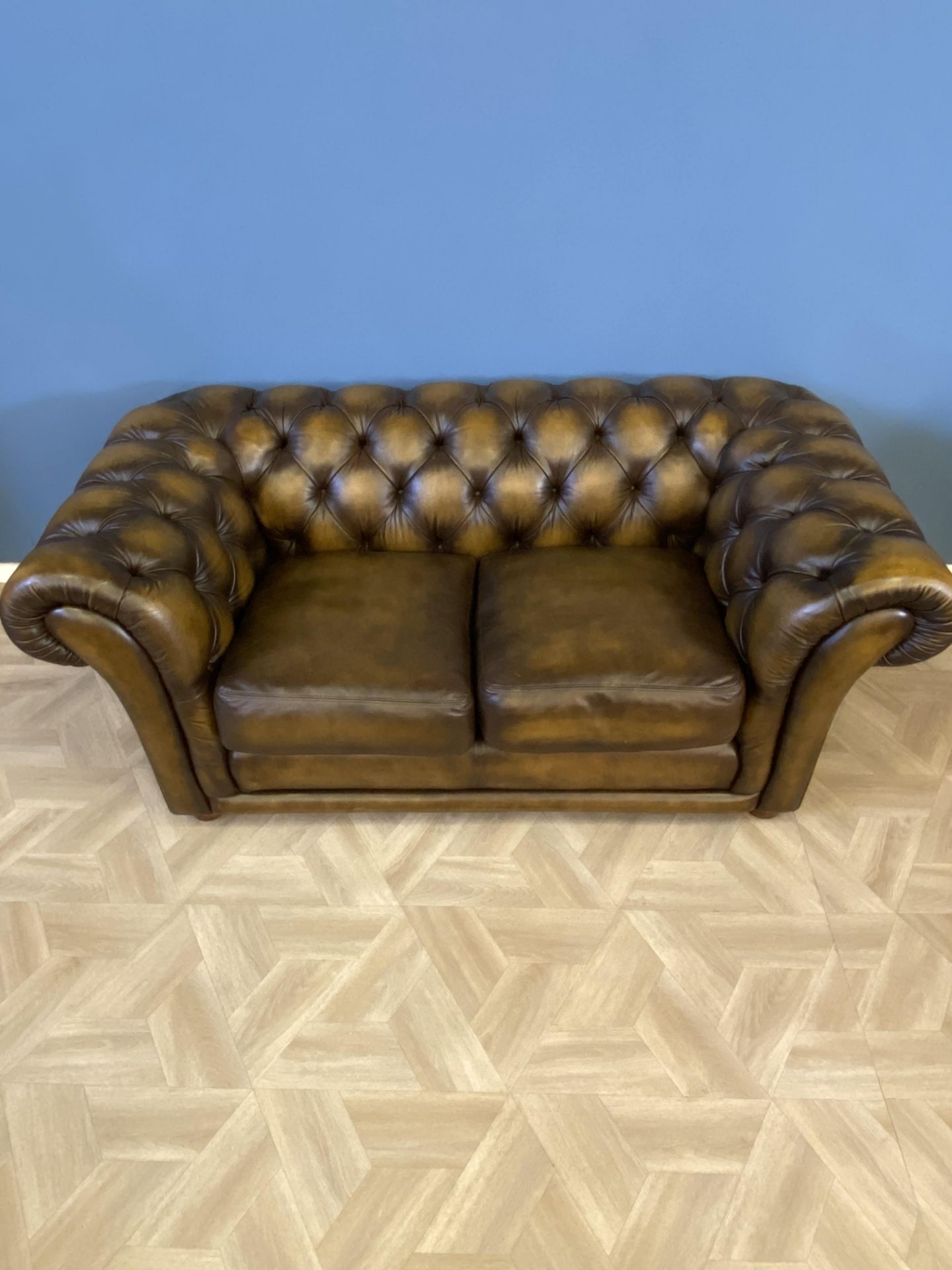 Button back leather two seat Chesterfield sofa - Image 2 of 10
