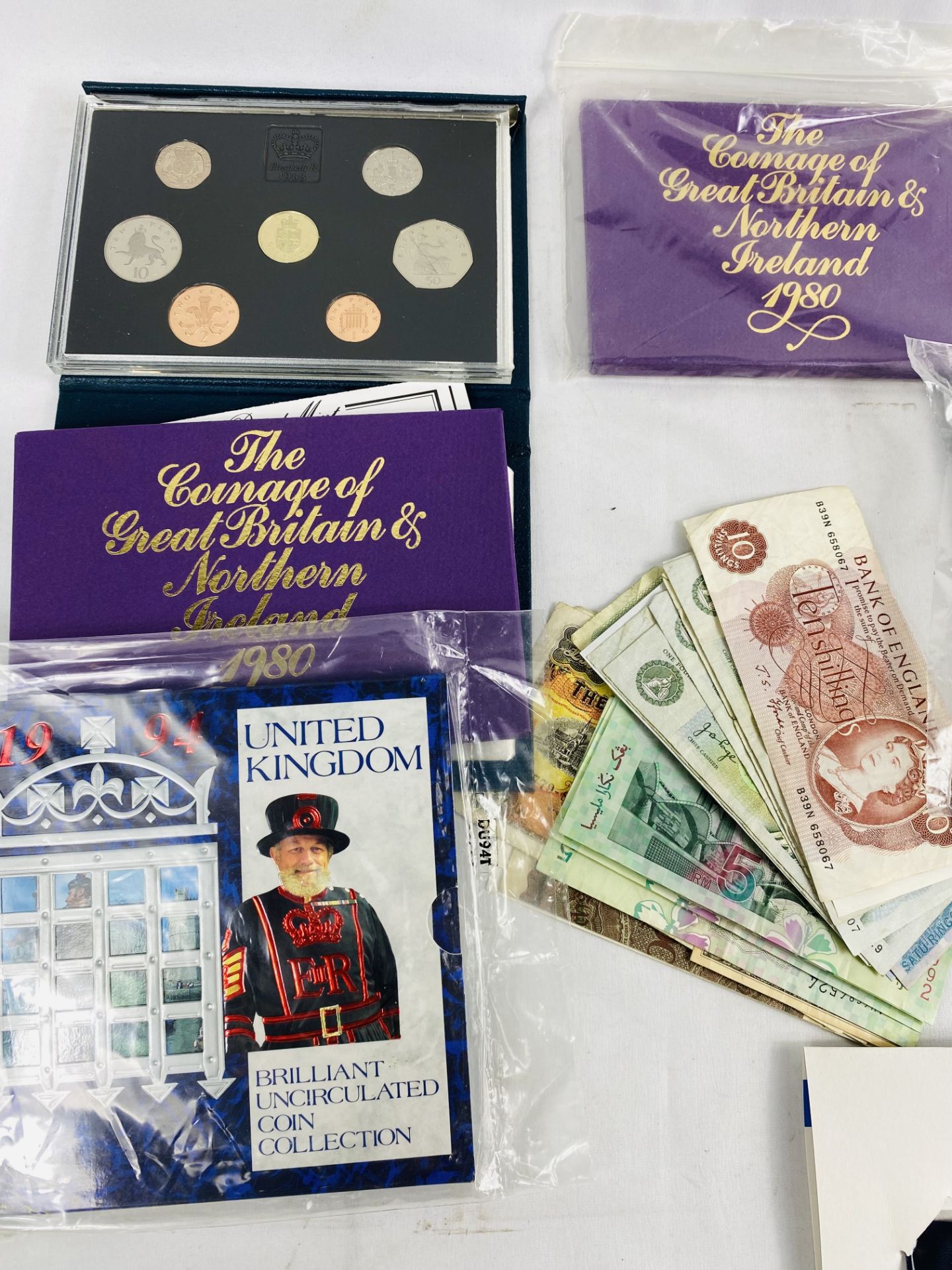 Collection of coins and banknotes - Image 2 of 5