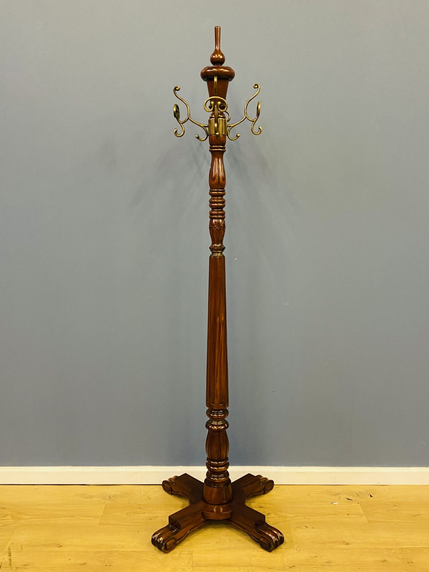 Reproduction mahogany hat and coat stand - Image 3 of 5