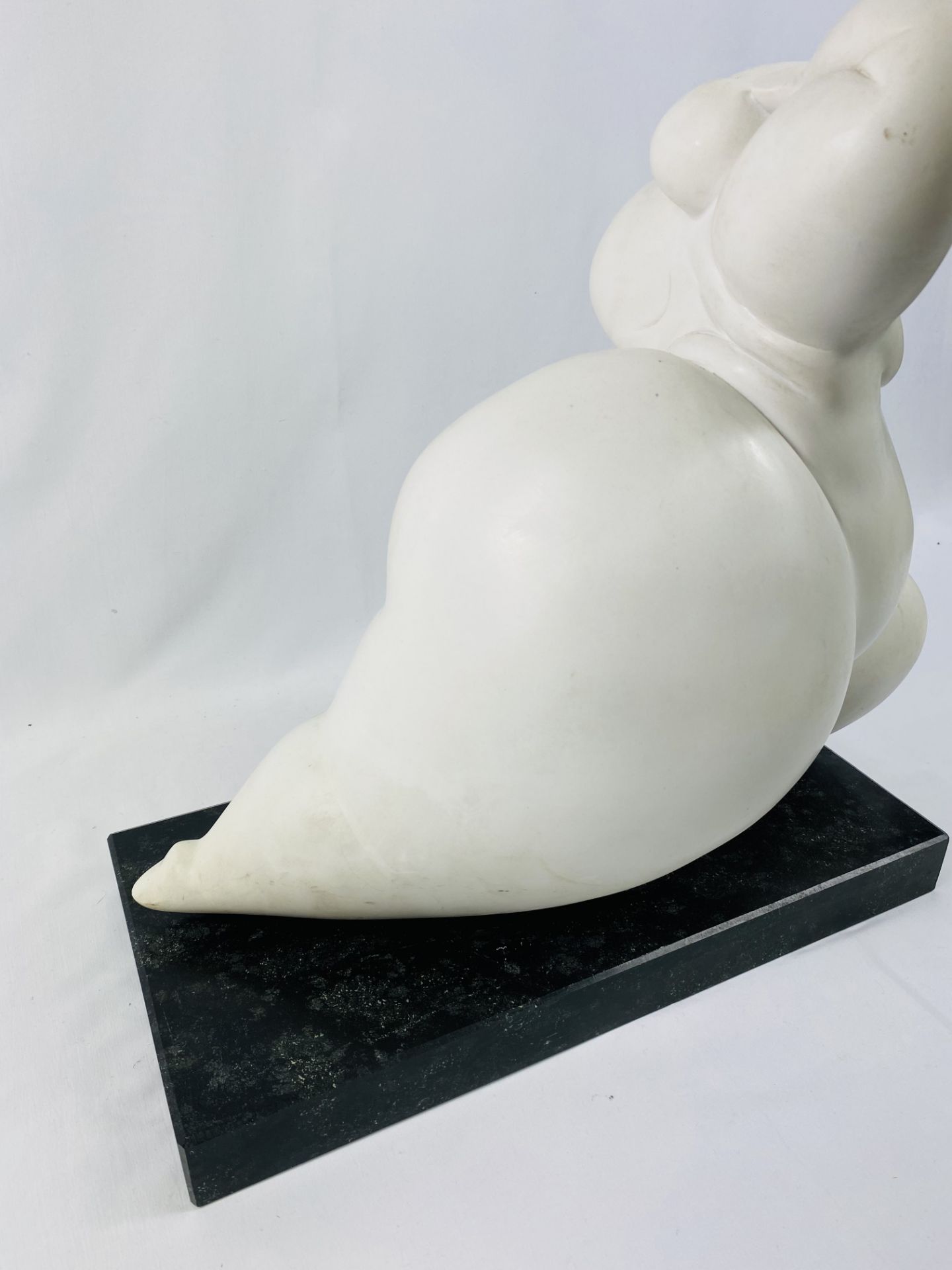 Composite sculpture of a female figure on a stone base - Image 4 of 4