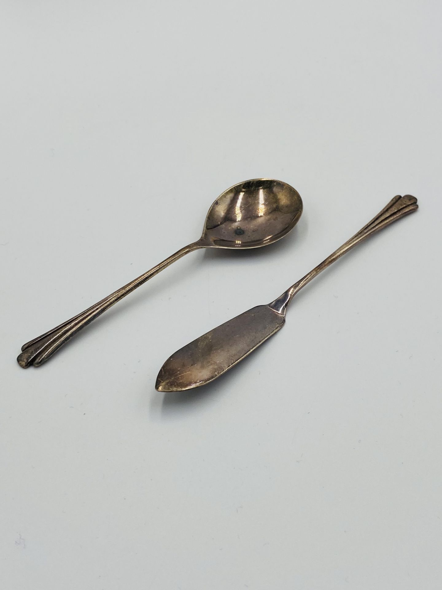 Silver gilt anointing spoon together with a boxed silver spoon and knife - Image 2 of 6