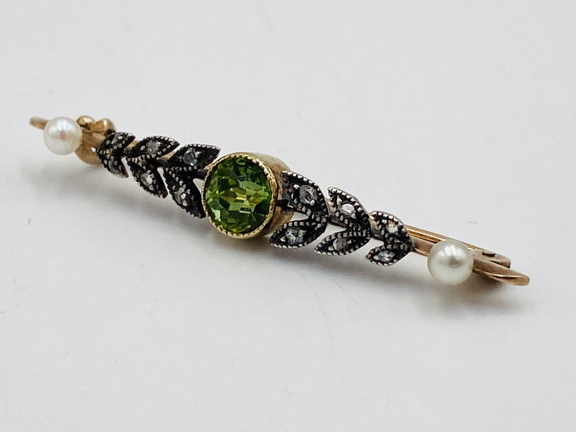 Diamond, peridot and pearl bar brooch - Image 3 of 4