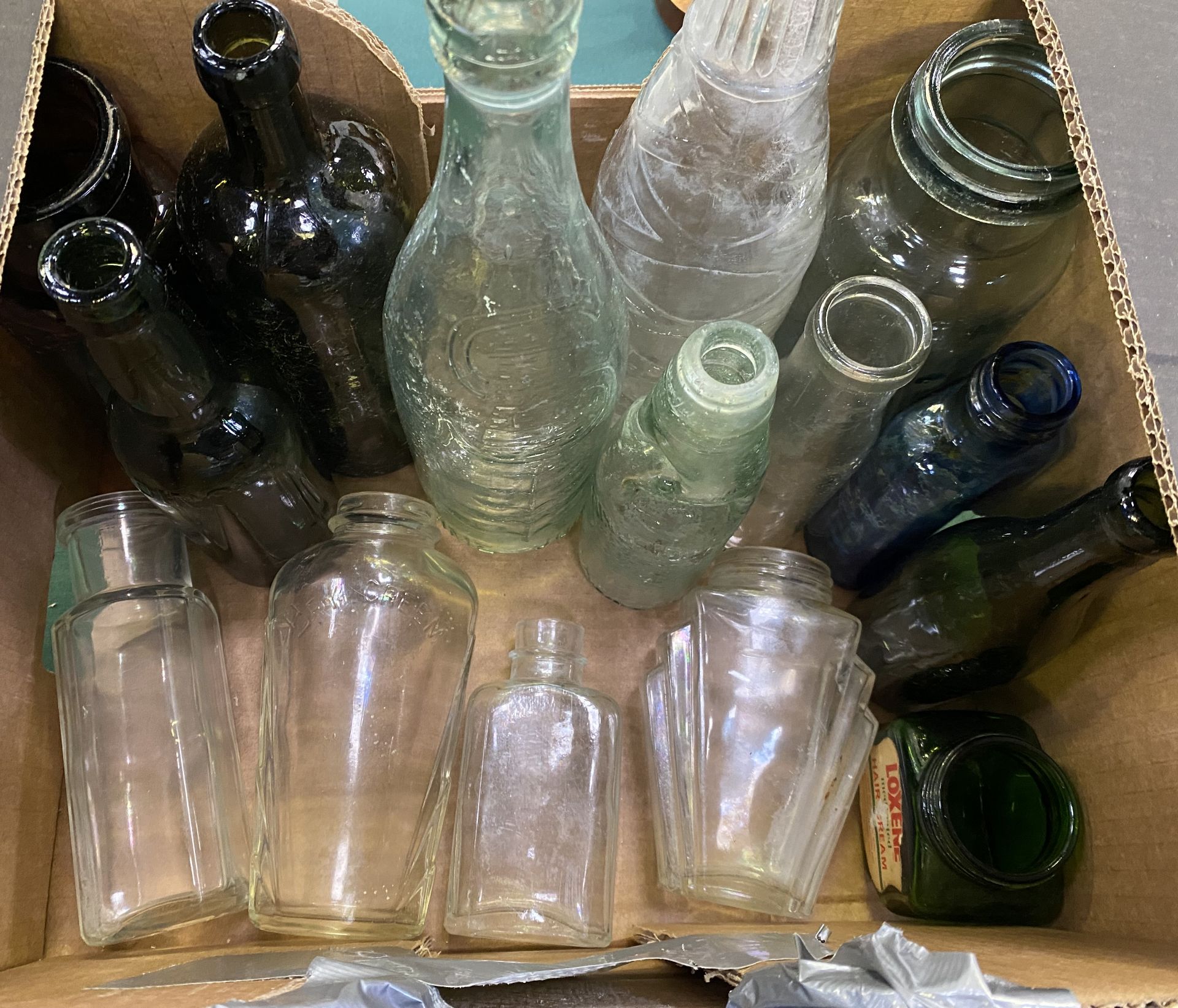 A Reading Victorian codd bottle and 36 bottles/pots and two other items - Image 3 of 5