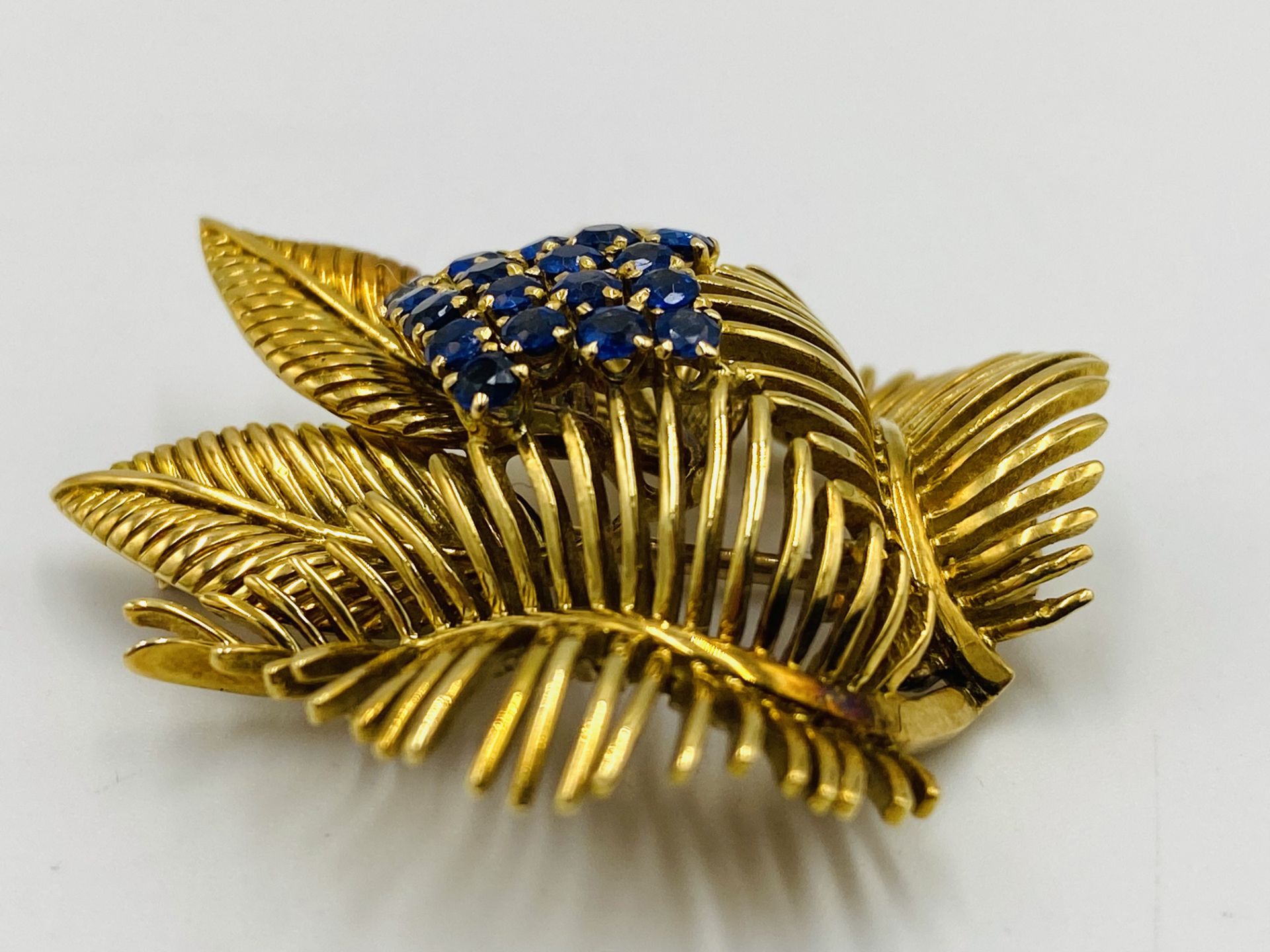 18ct gold, sapphire and diamond brooch - Image 3 of 5