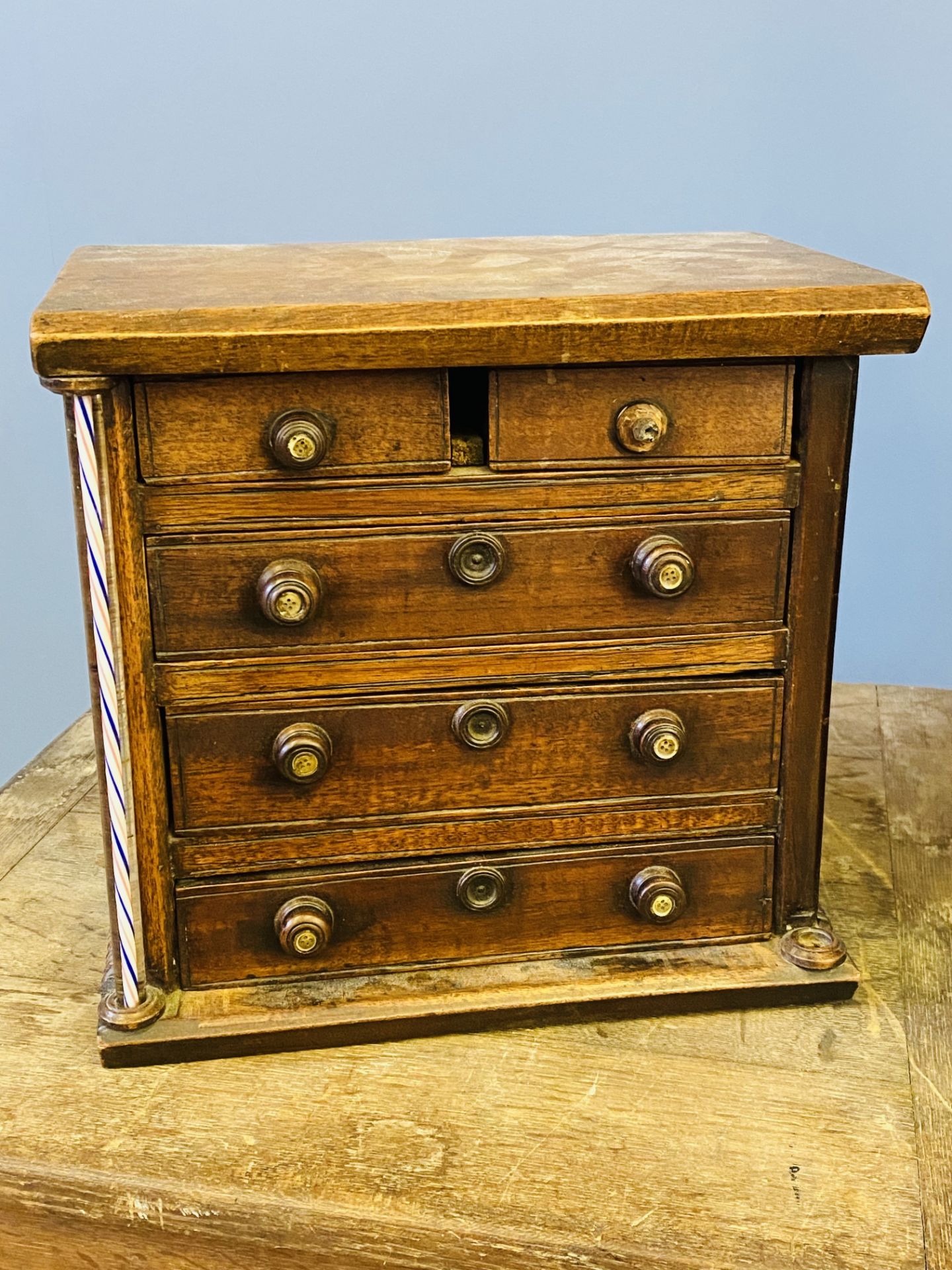 Apprentice chest, two banks of drawers and an oak box - Bild 5 aus 10