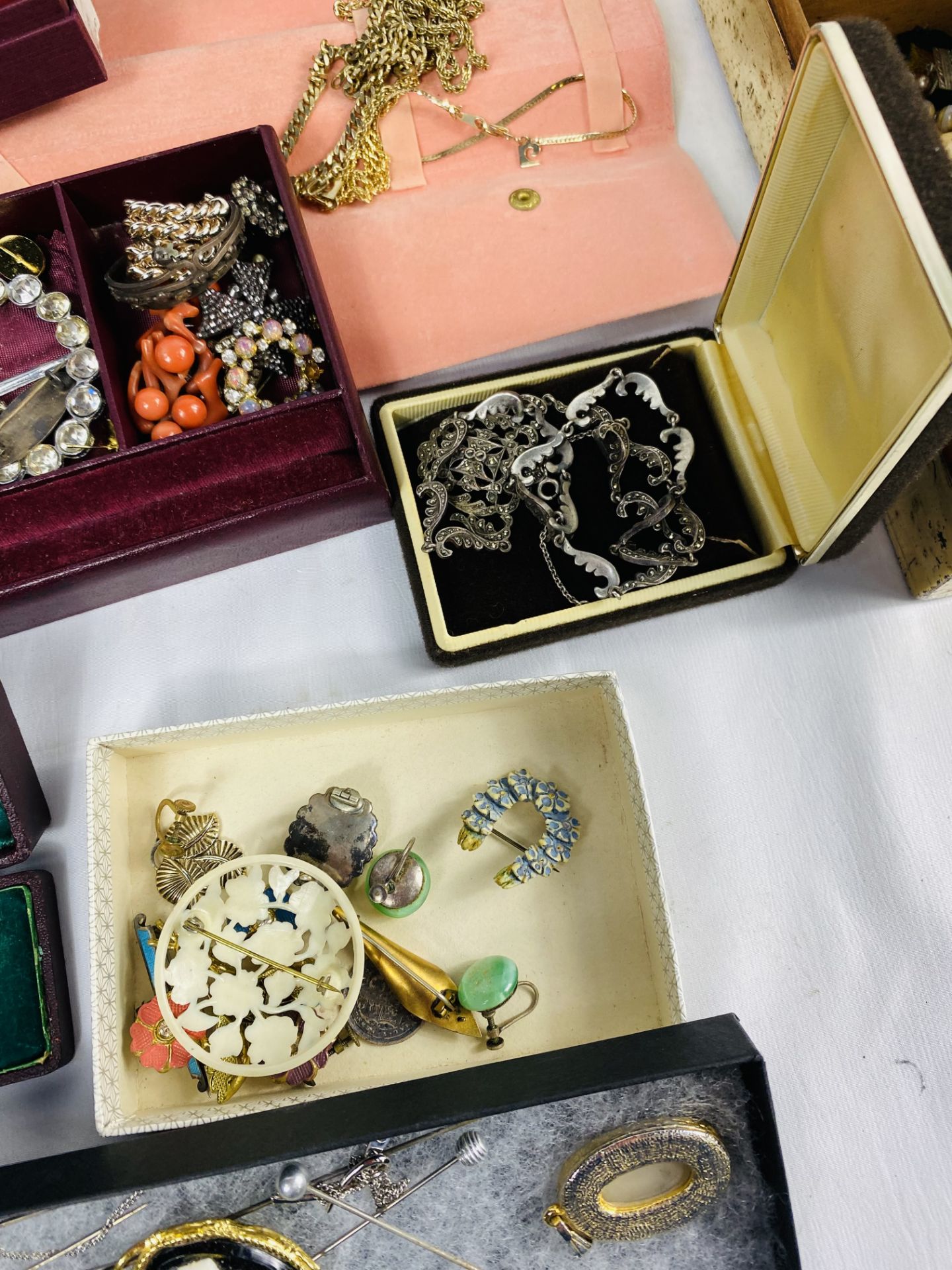 Quantity of costume jewellery - Image 4 of 8