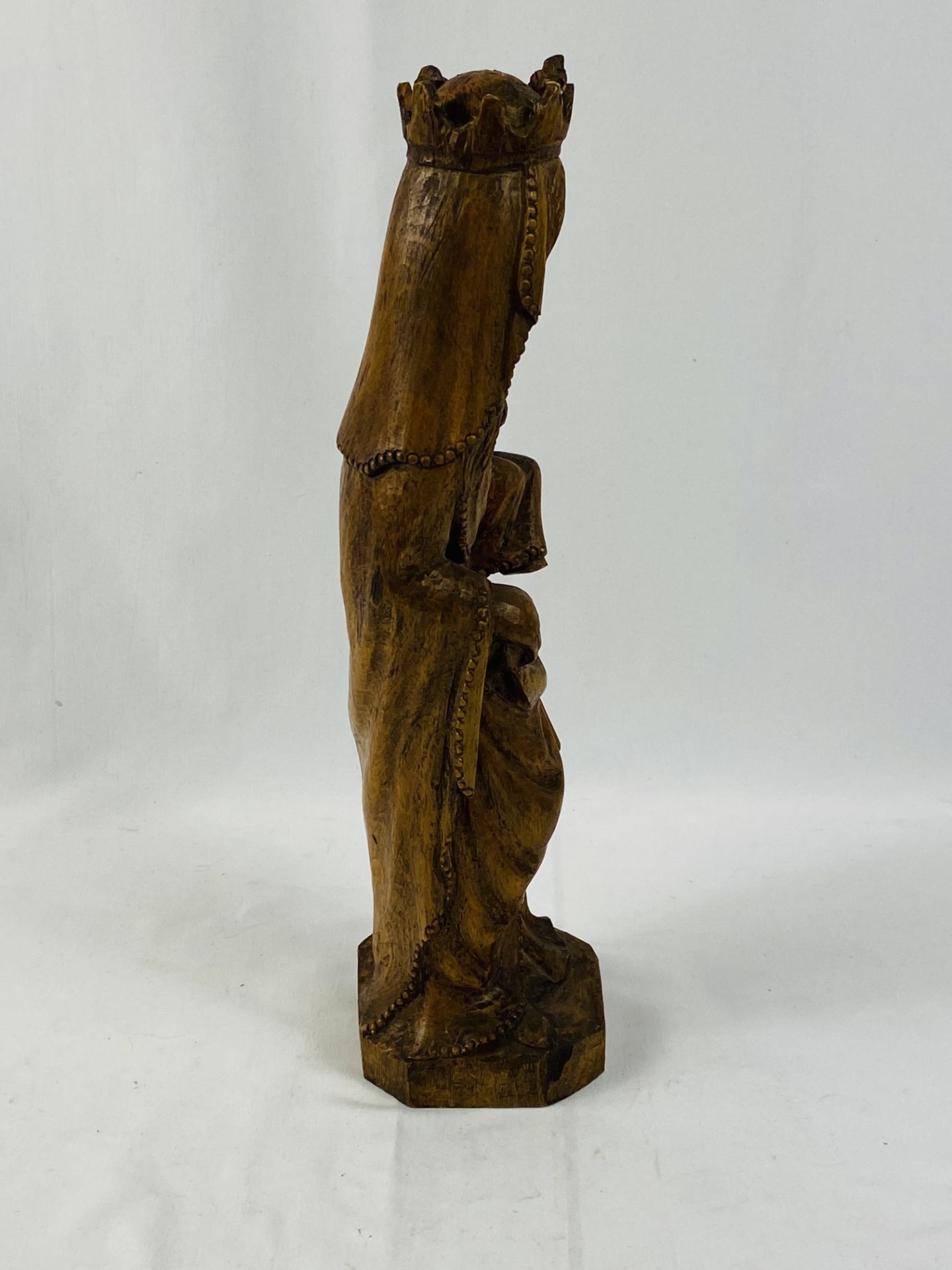 Carved wood figure of a female saint - Image 4 of 4