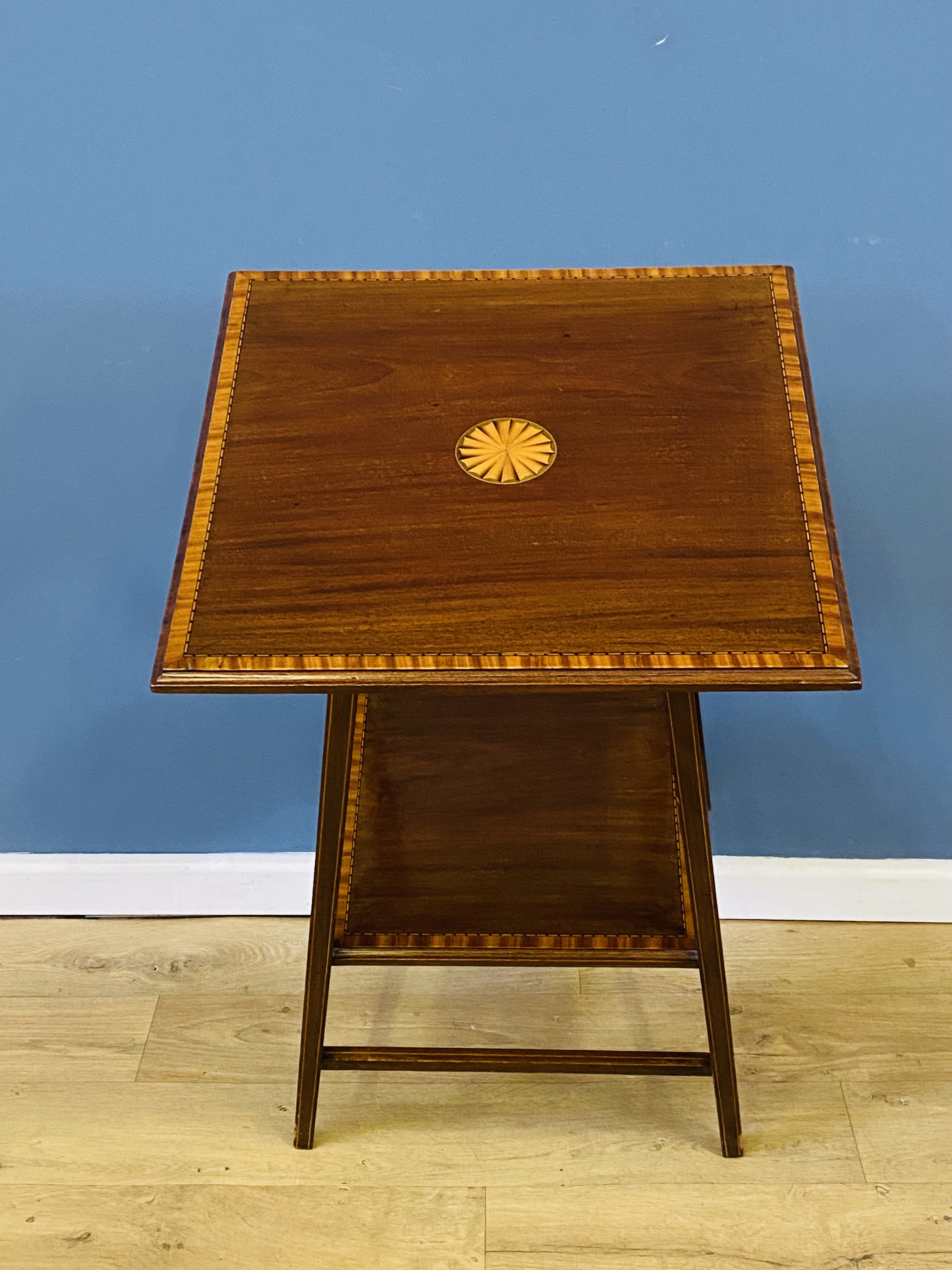Edwardian mahogany two tier occasional table - Image 4 of 4