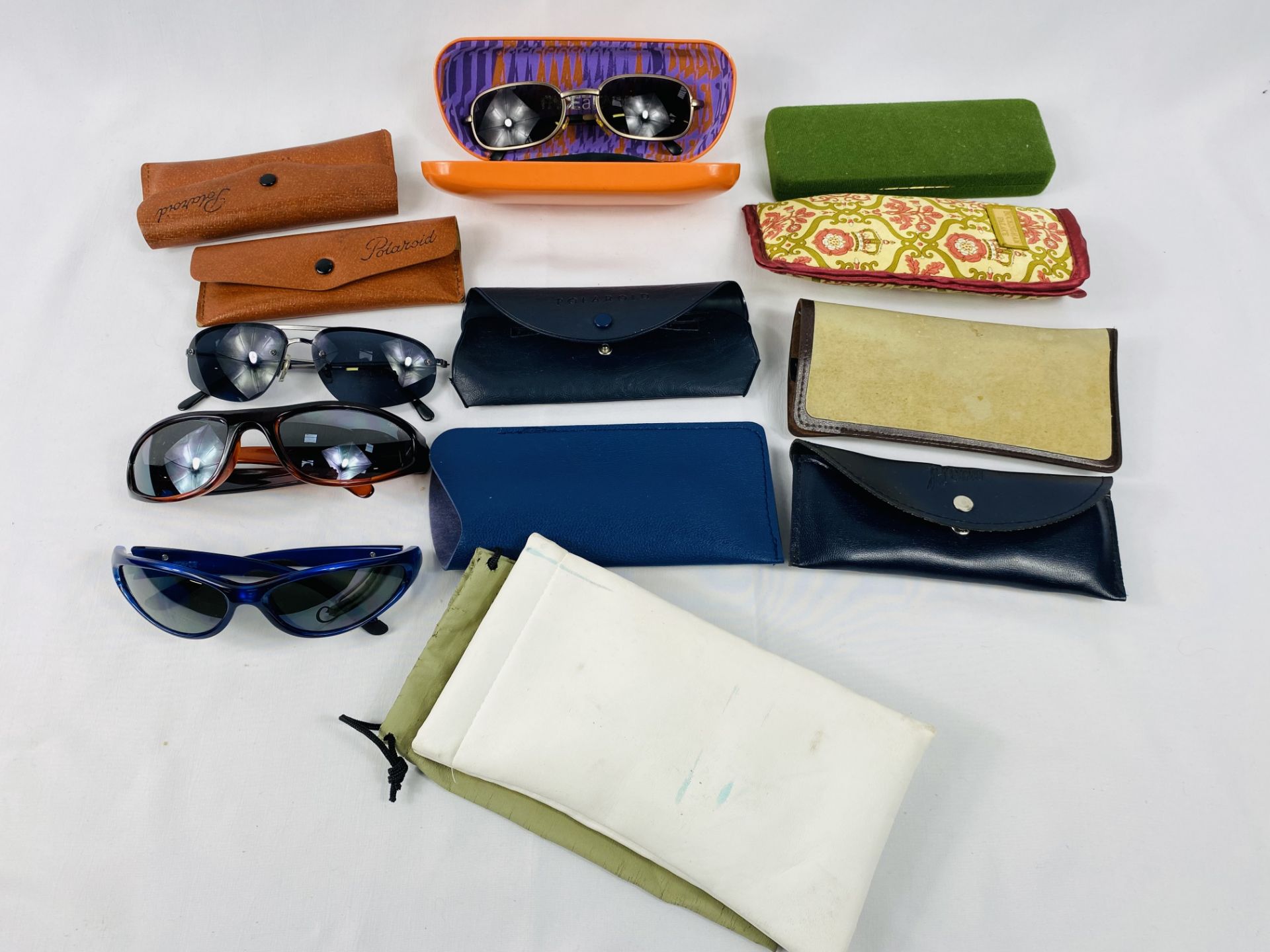 Quantity of fashion sunglasses and cases - Bild 2 aus 2