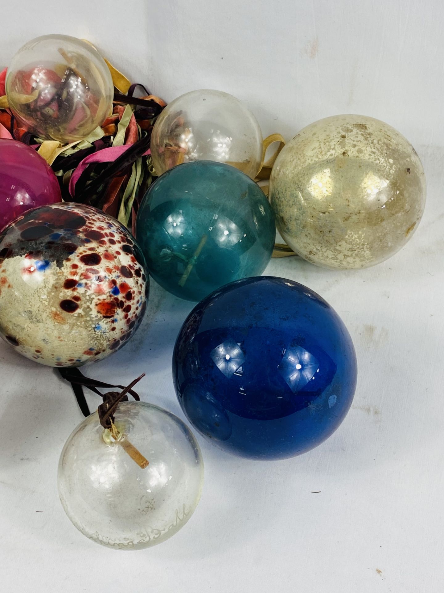 Fourteen decorative glass balls - Image 2 of 7