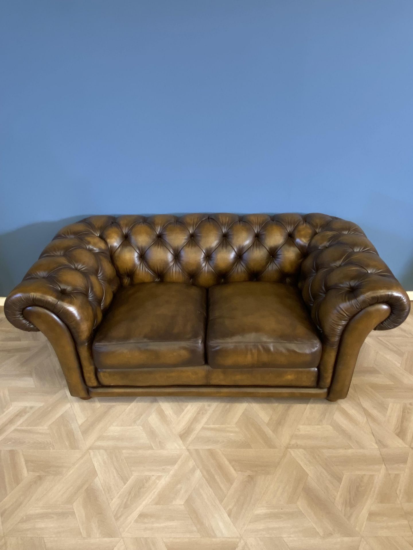 Button back leather two seat Chesterfield sofa - Image 2 of 11