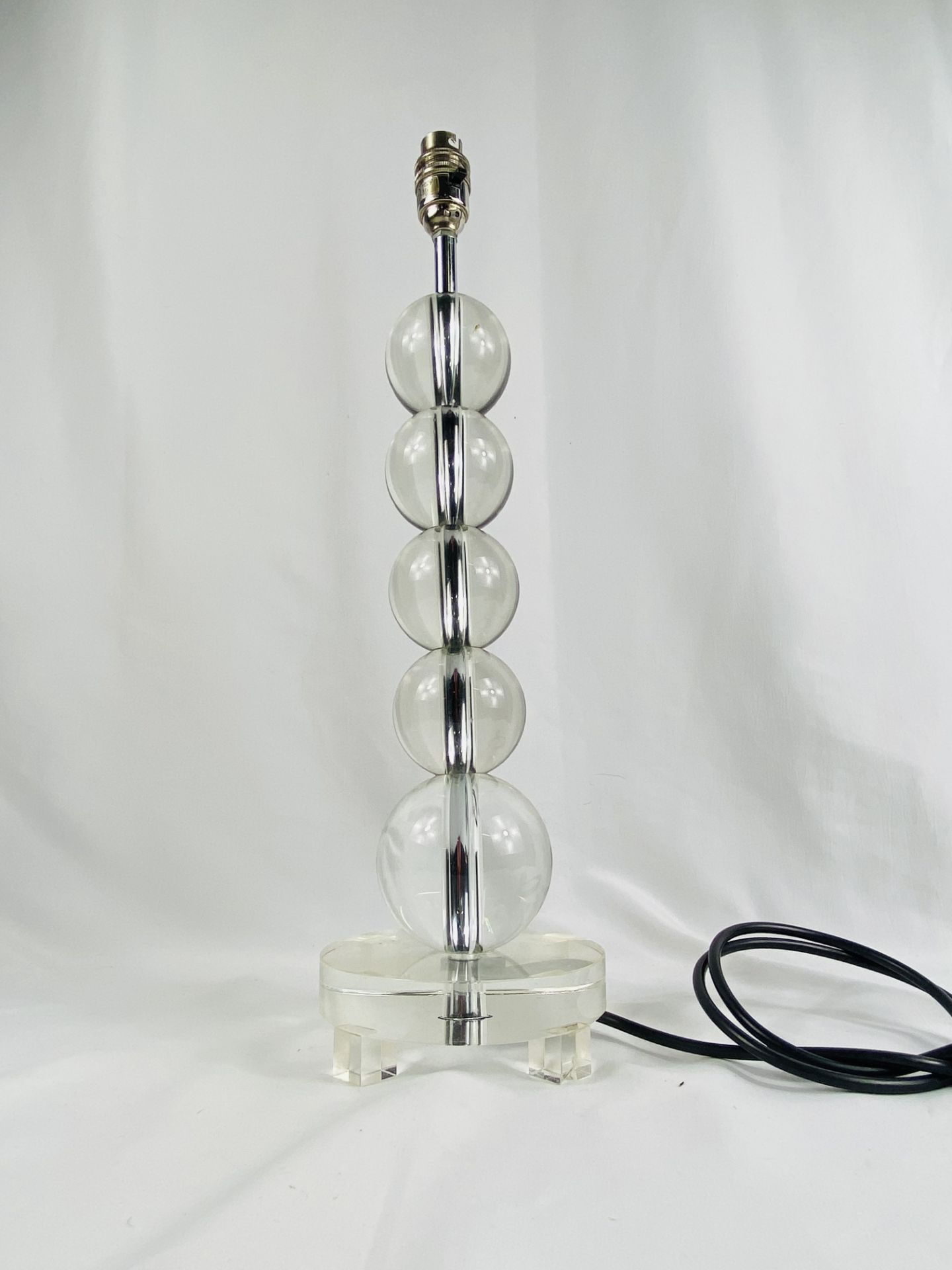 Contemporary glass and chrome table lamp - Image 4 of 5