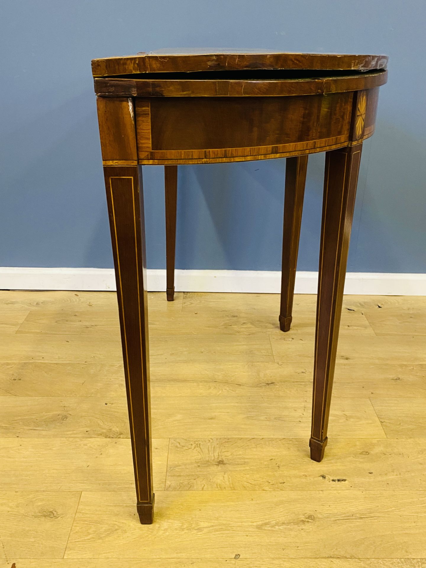 Georgian mahogany demi lune card table - Image 4 of 6