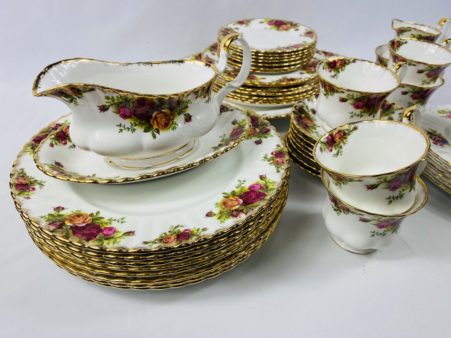 Quantity of Royal Albert Old Country Roses china - Image 2 of 6
