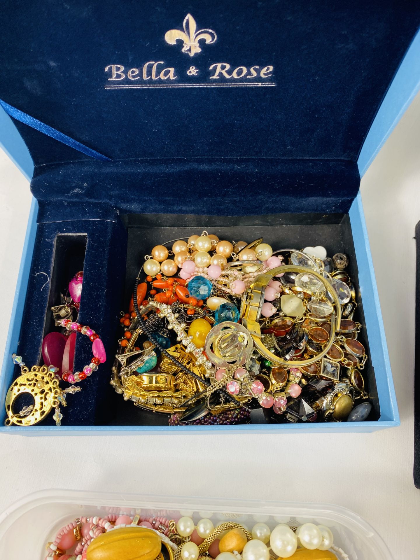 Quantity of costume jewellery - Image 2 of 7