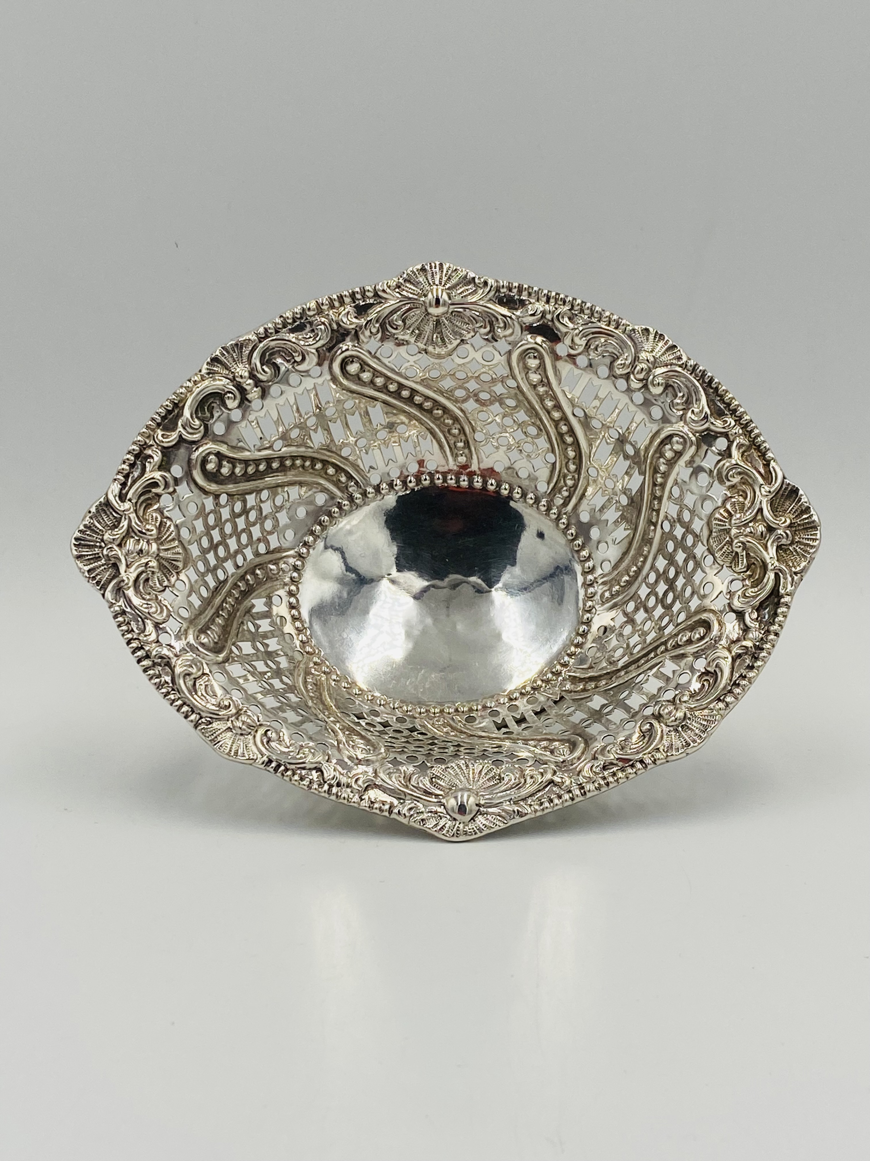 Pair of pierced bon bon dishes, London 1891 - Image 4 of 6