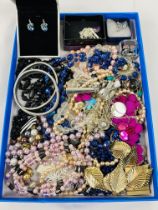 Quantity of costume jewellery