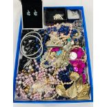 Quantity of costume jewellery