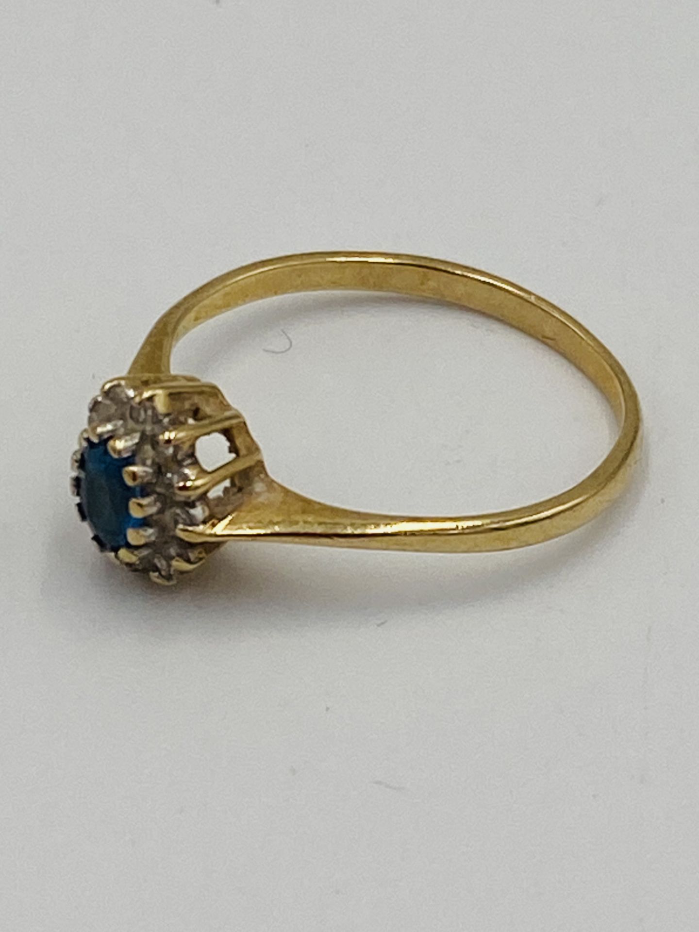 9ct gold ring set with a blue stone - Bild 2 aus 4