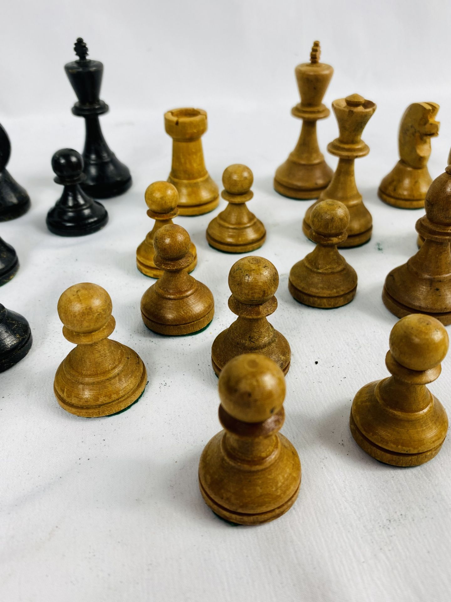 Boxwood chess set - Image 4 of 7