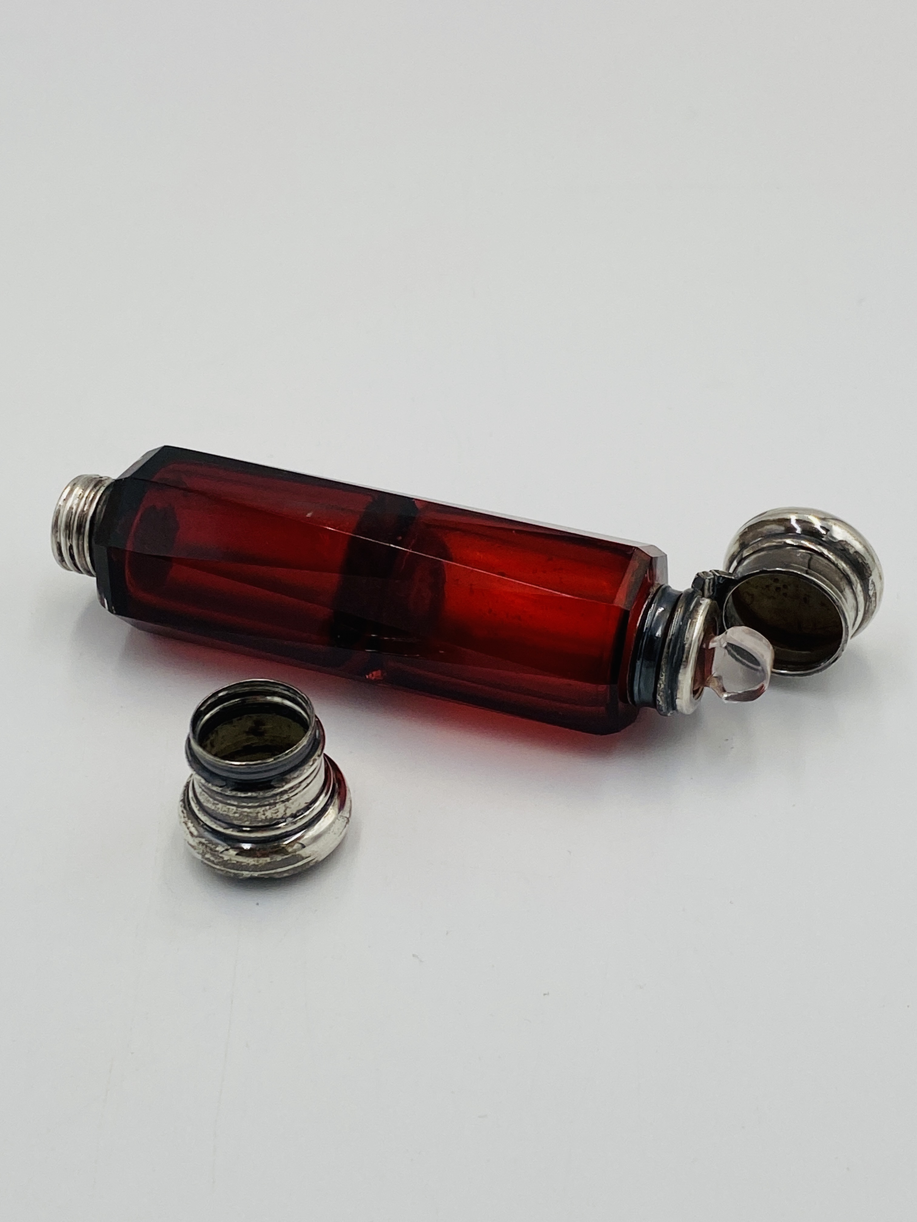 Ruby glass double ended perfume bottle with white metal tops - Image 3 of 5