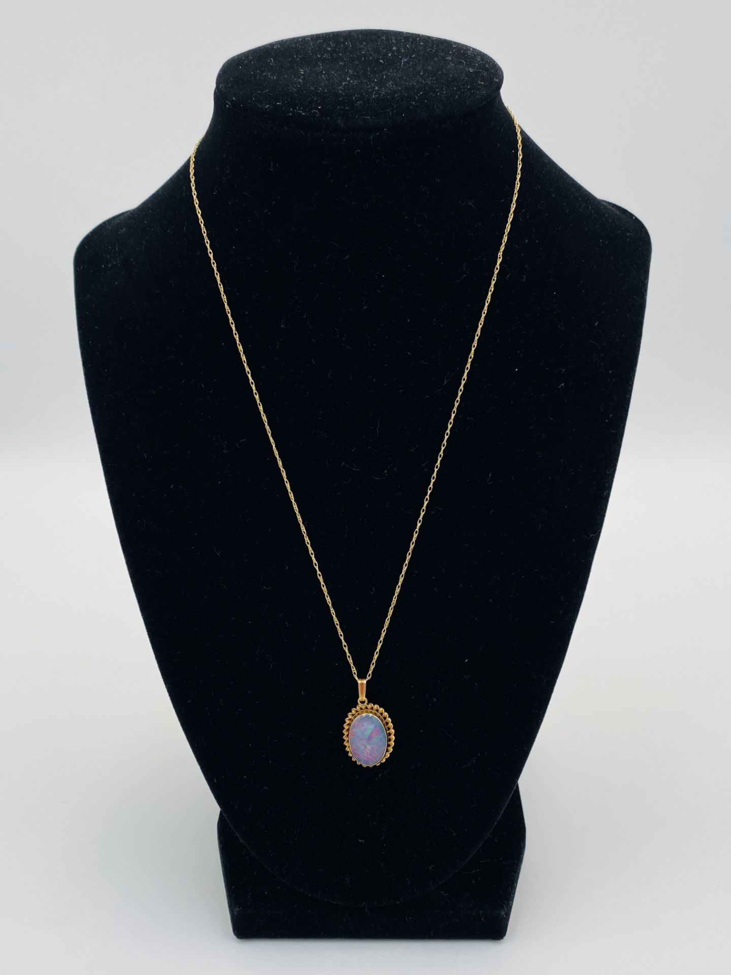 9ct pendant set with an opal - Image 2 of 4