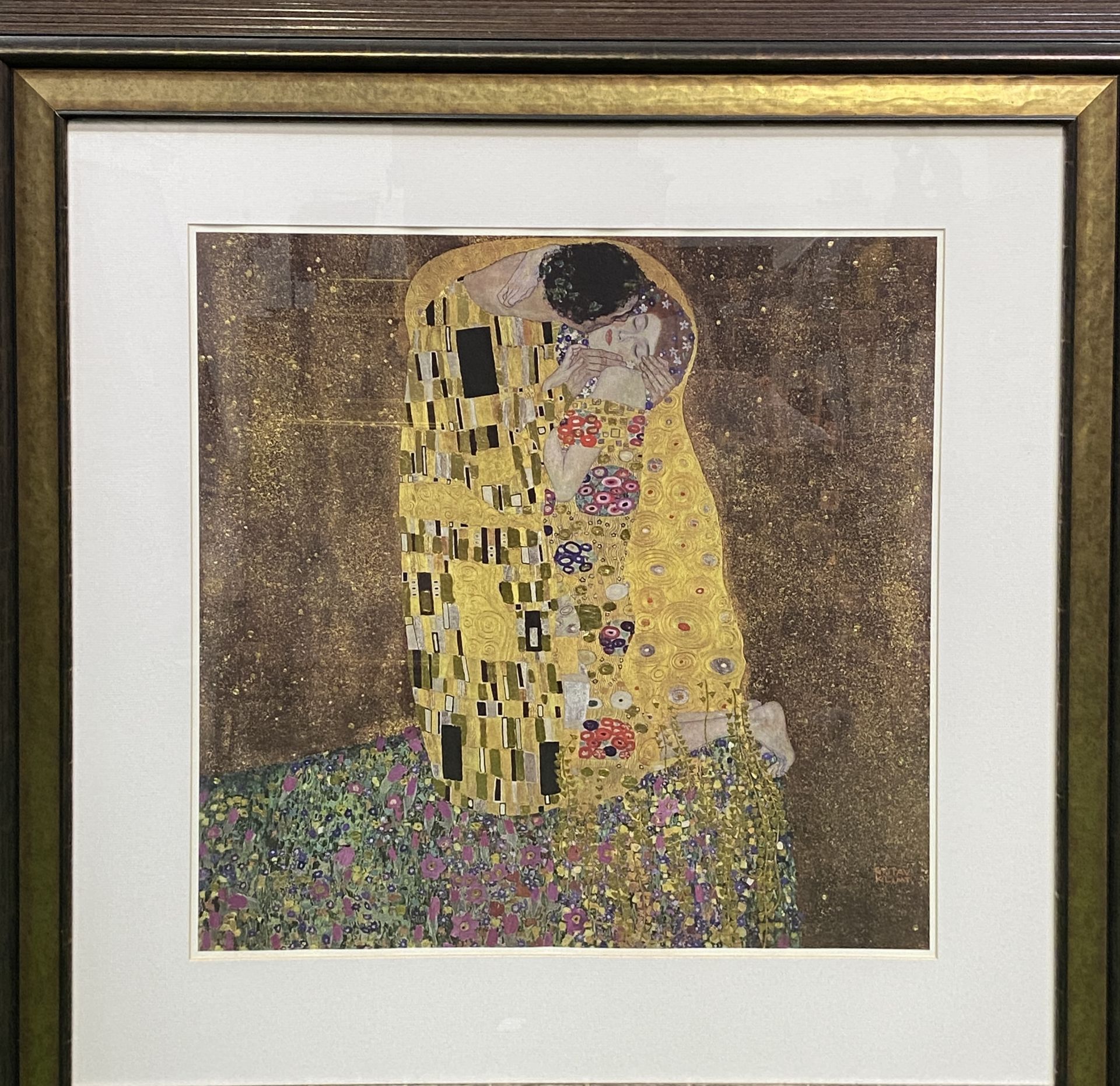 Framed and glazed print, The Kiss by Gustav Klimt - Image 3 of 3