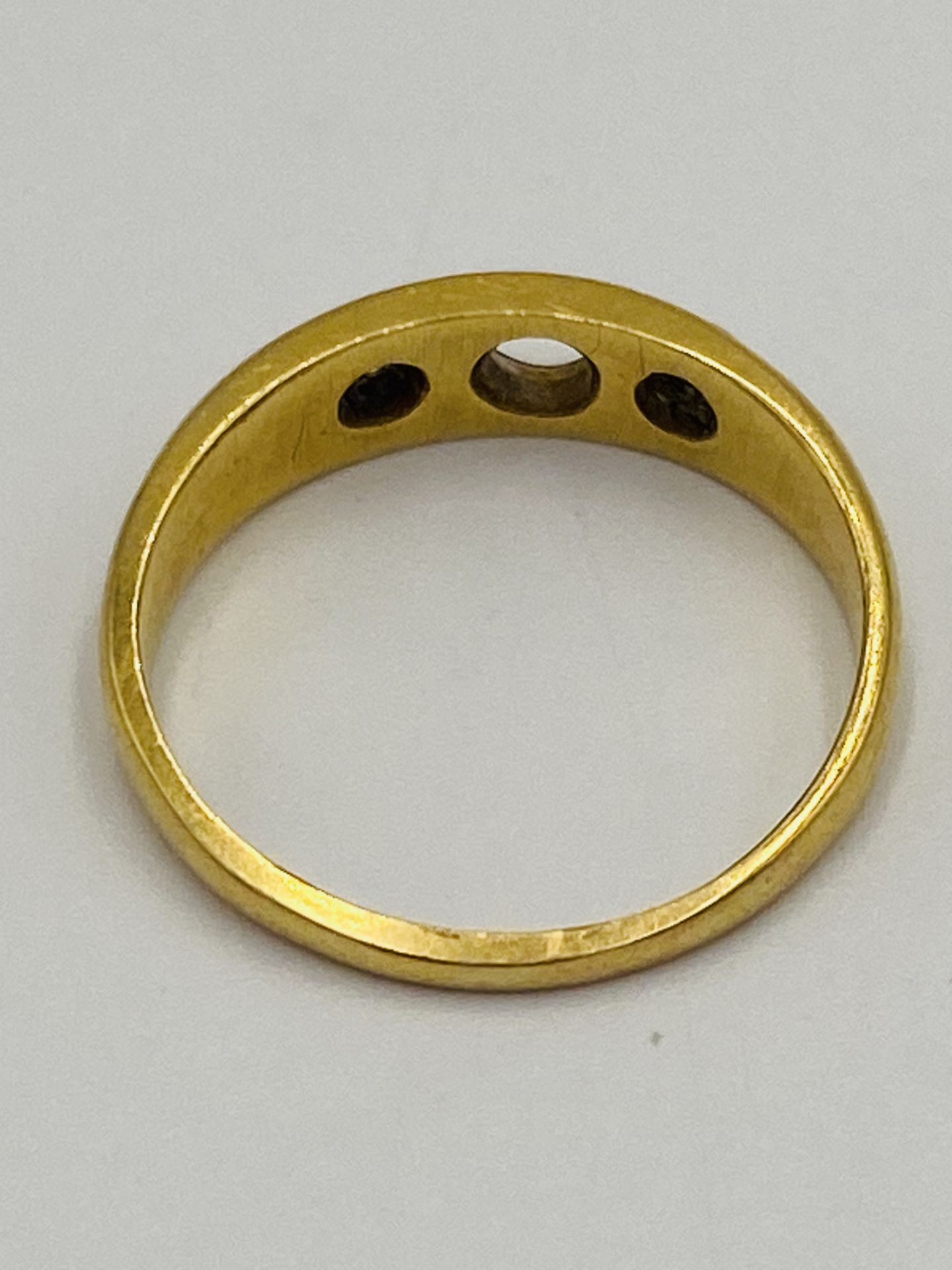 18ct gold ring - Image 2 of 6