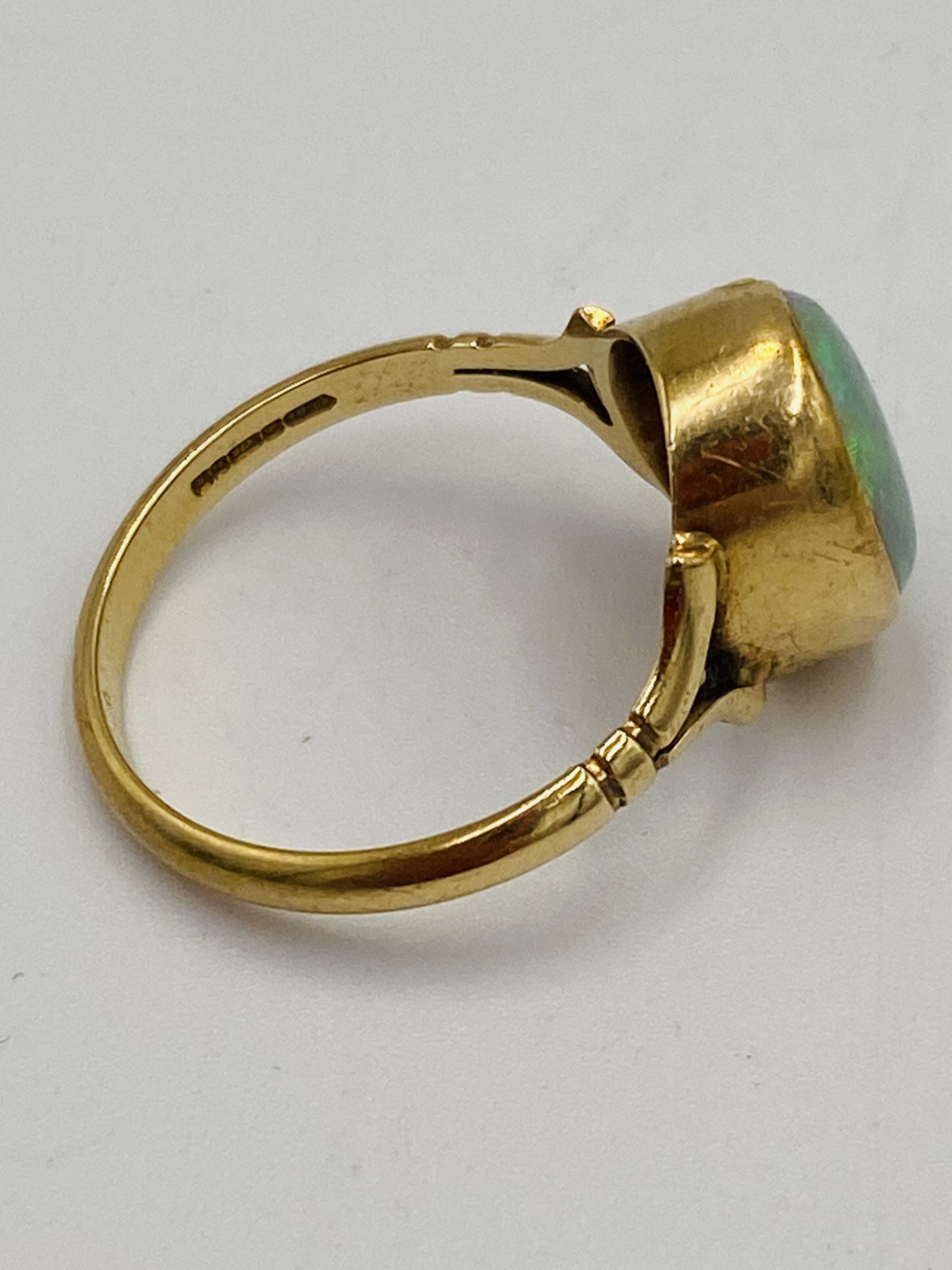 9ct gold ring set with a pale opal - Image 6 of 6