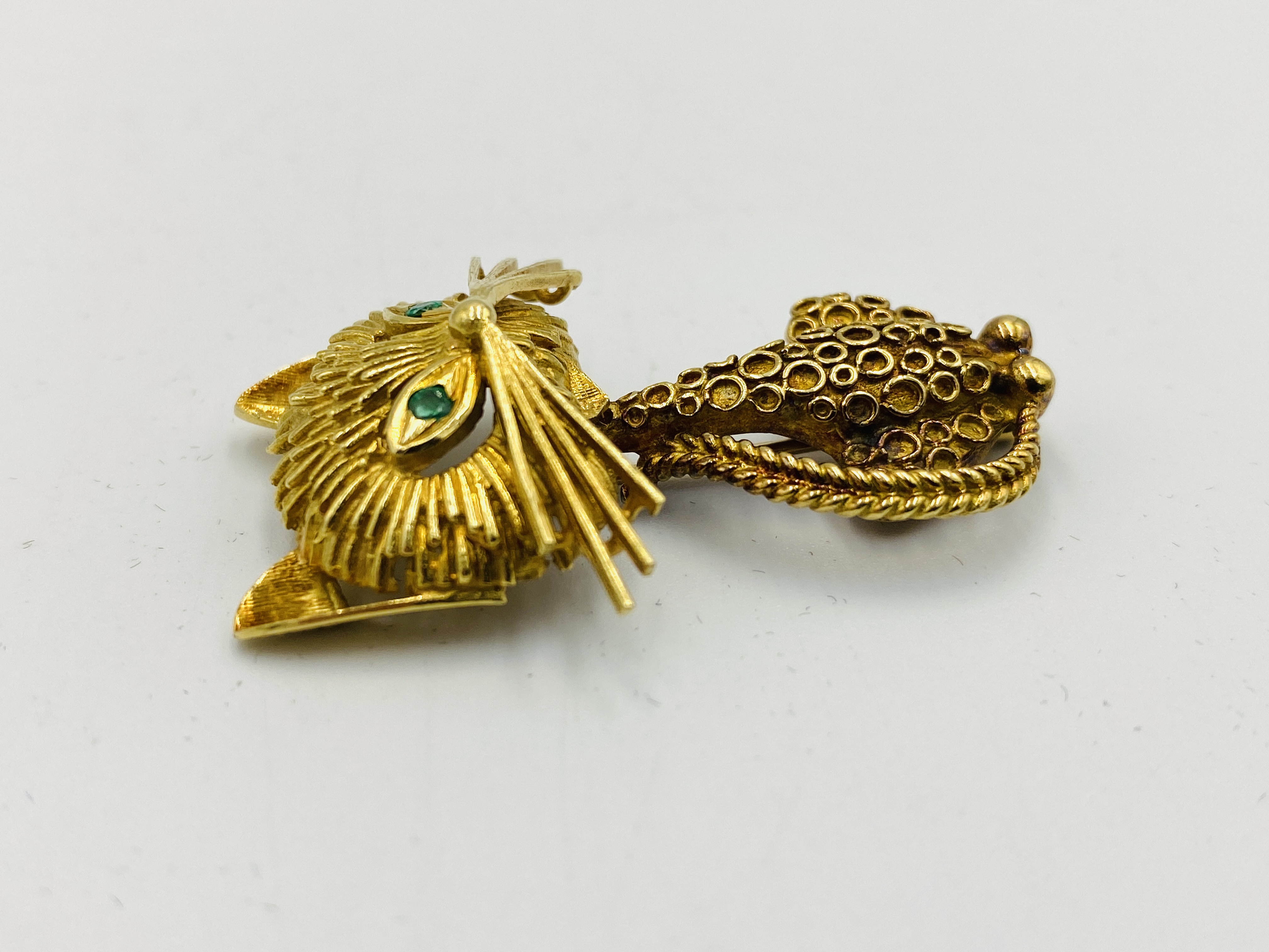18ct gold Garrards cat brooch set with emerald eyes - Image 3 of 6