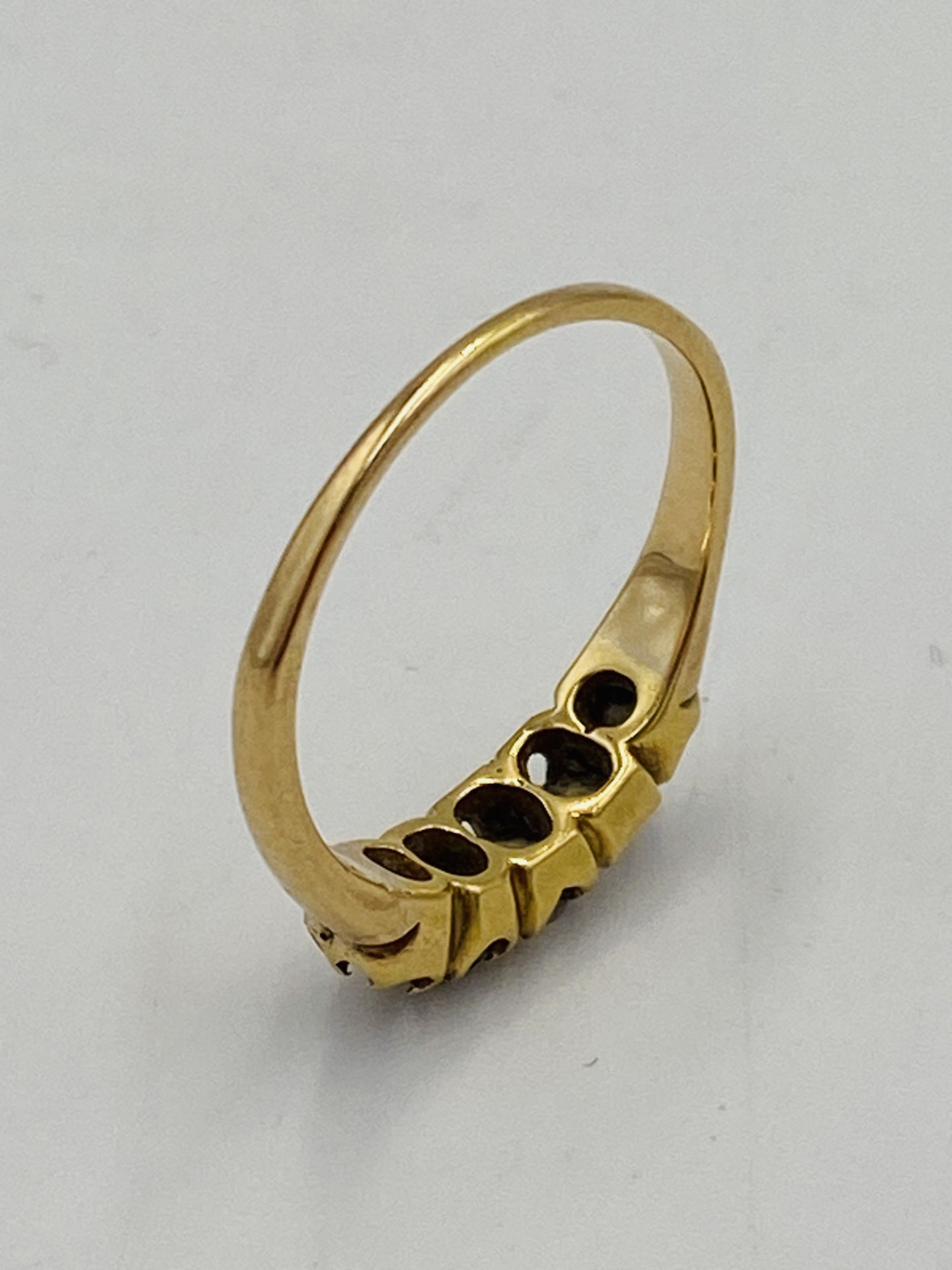 Gold ring set with four diamonds - Image 4 of 6