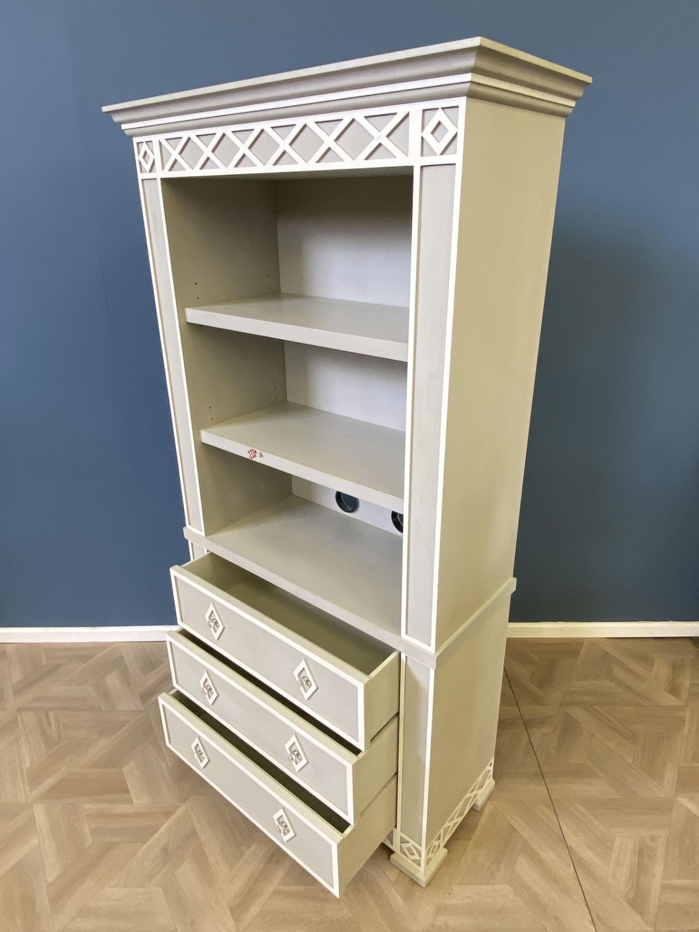 Contemporary decorated bookcase - Image 2 of 6