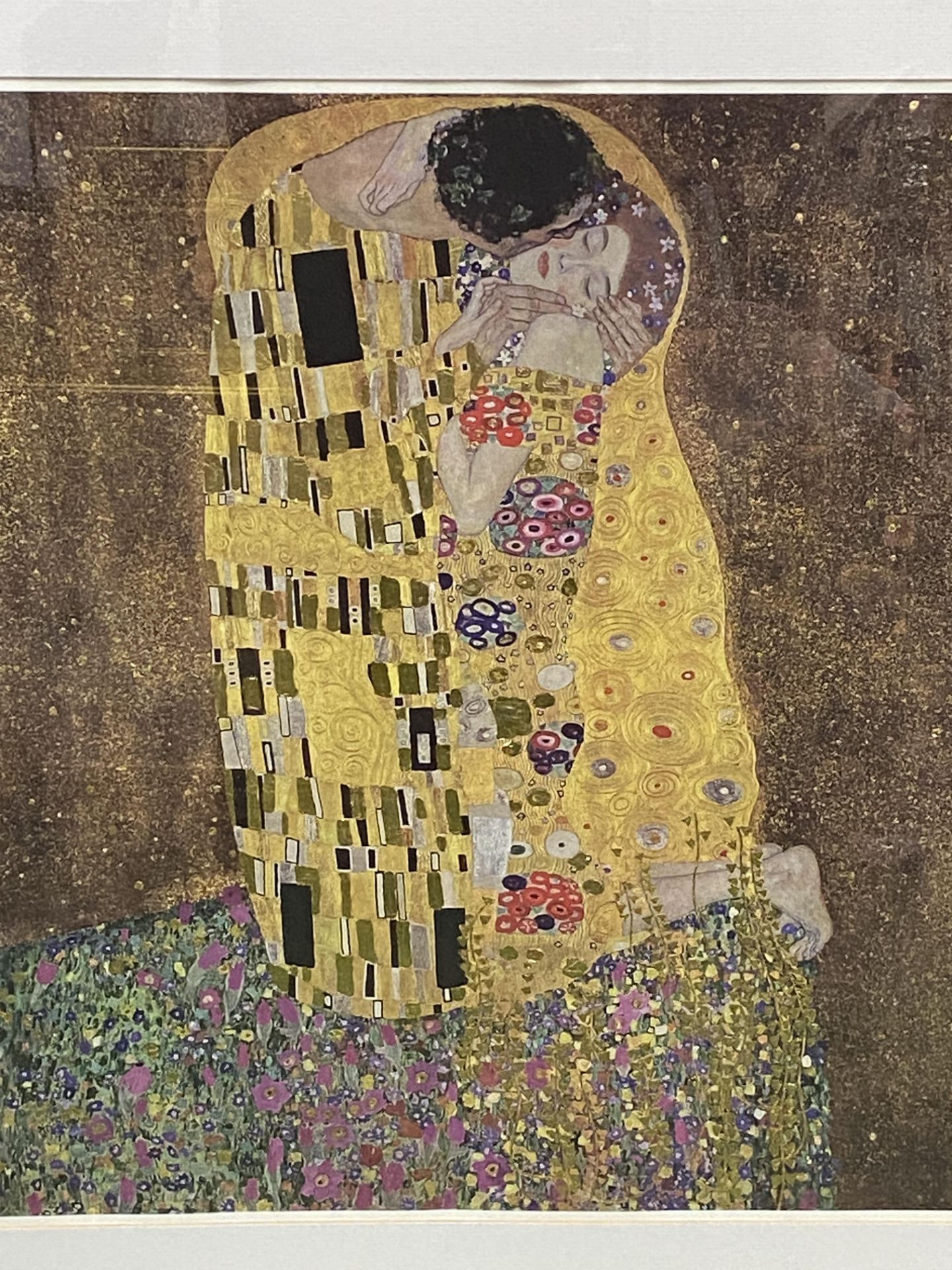 Framed and glazed print, The Kiss by Gustav Klimt - Image 2 of 3