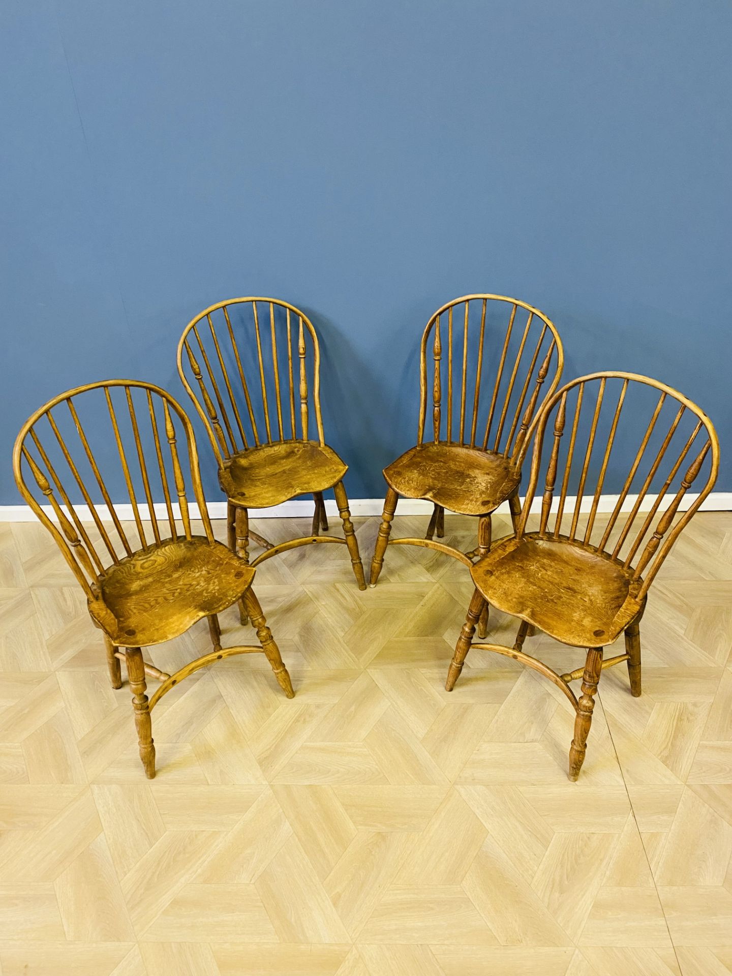 Set of four country spindle back dining chairs - Image 2 of 7