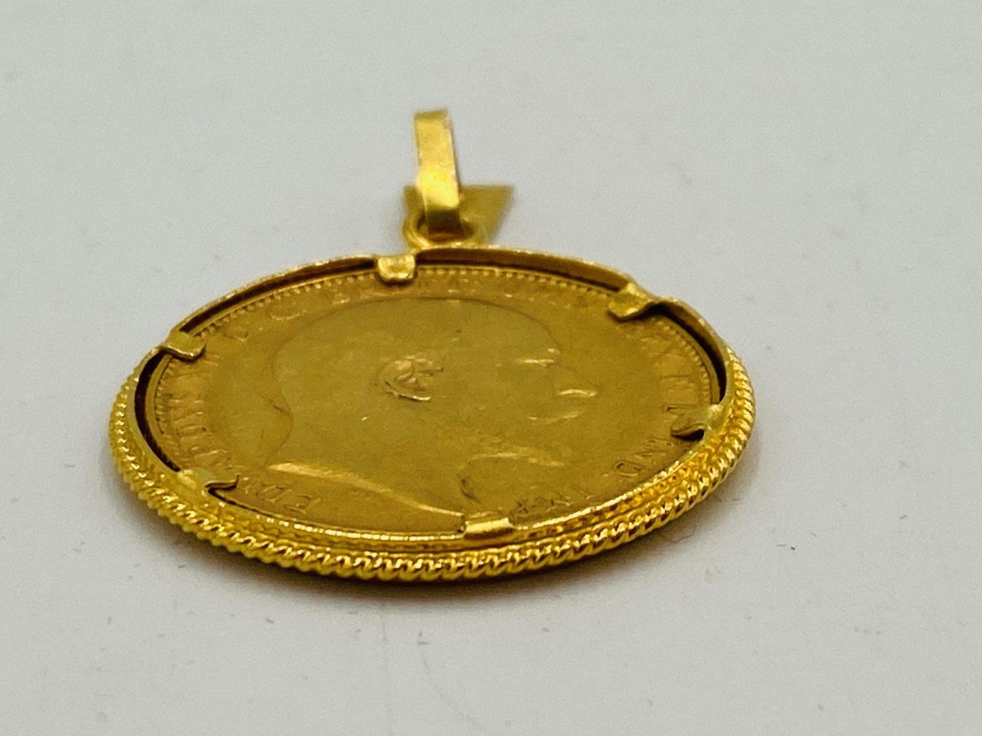 Edward VII 1908 gold sovereign in 14ct gold mount - Image 3 of 3