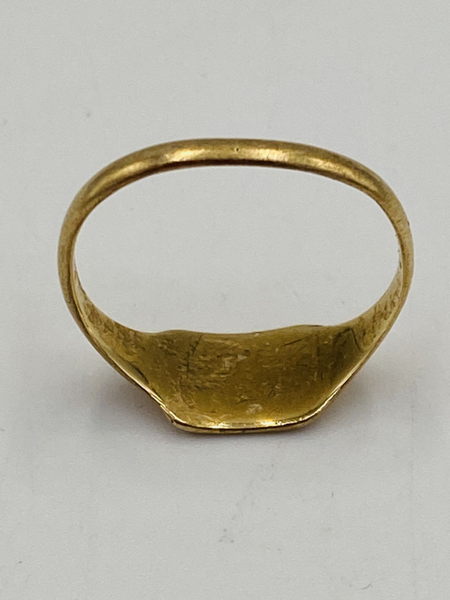 9ct gold signet ring - Image 3 of 5