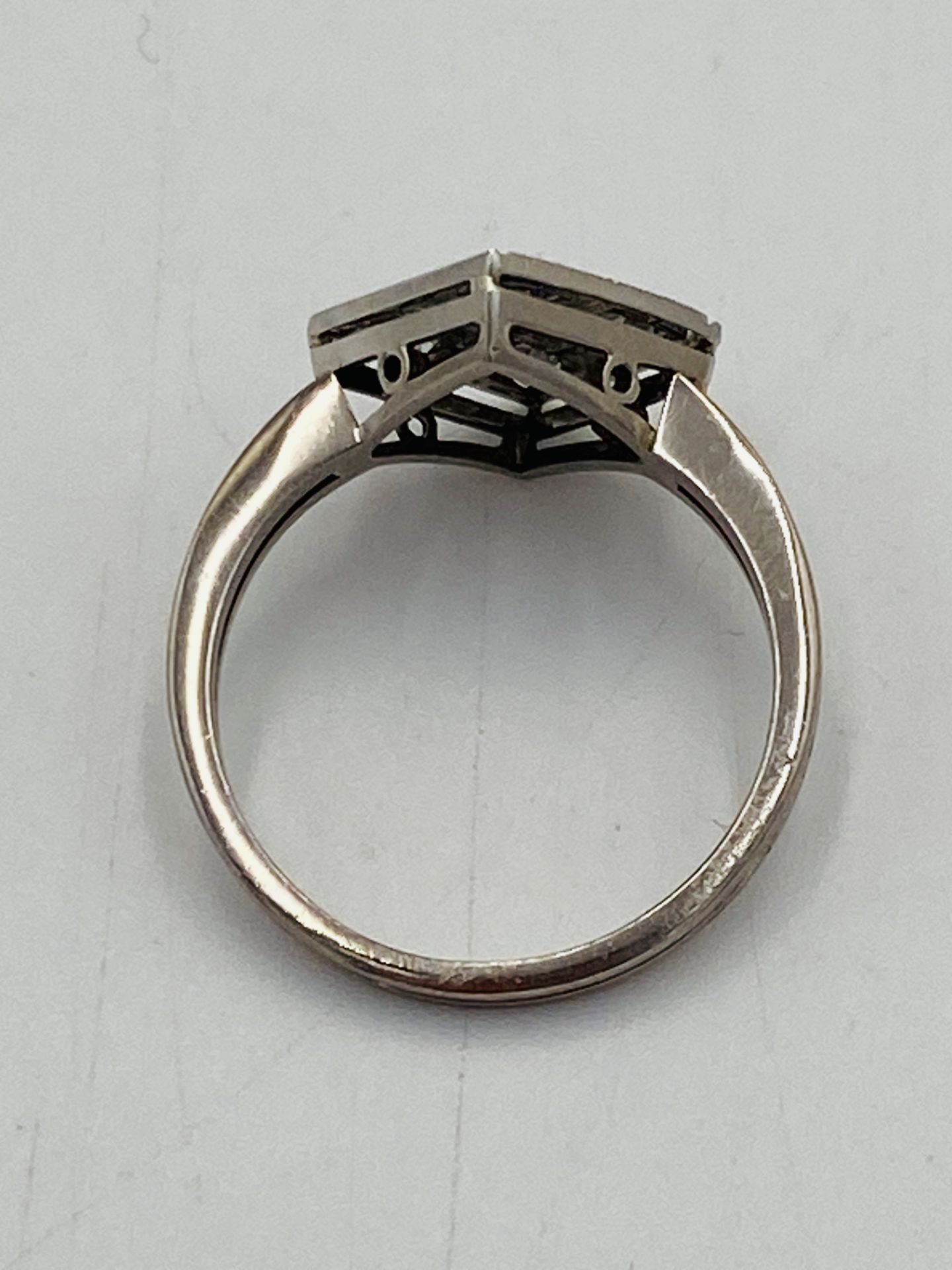 White gold ring set with four diamonds - Image 6 of 6