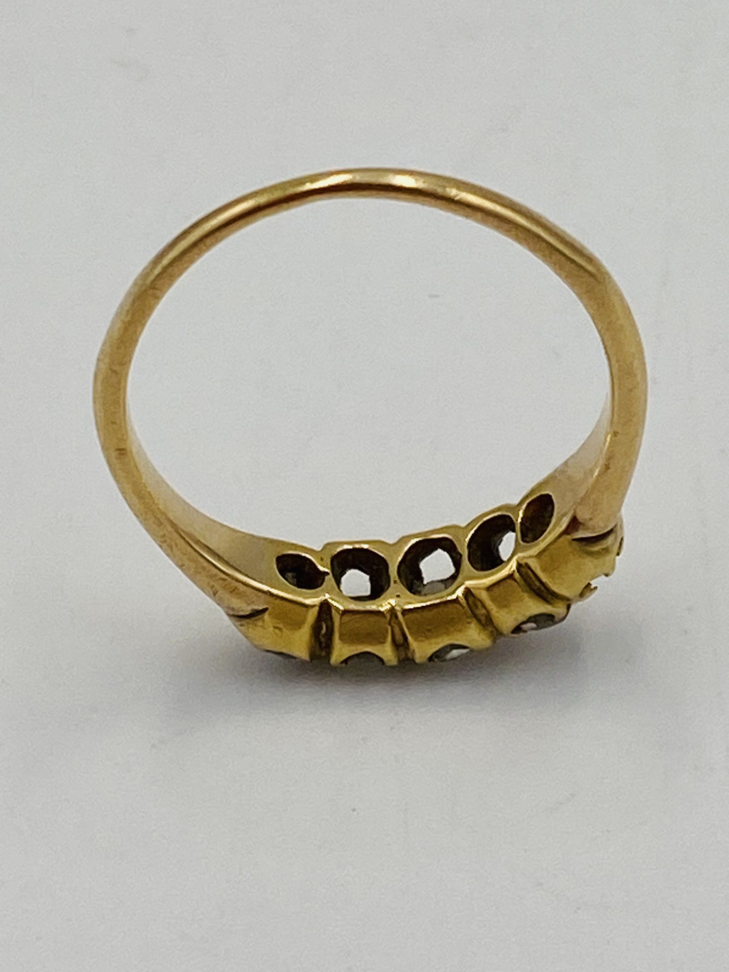 Gold ring set with four diamonds - Image 3 of 6