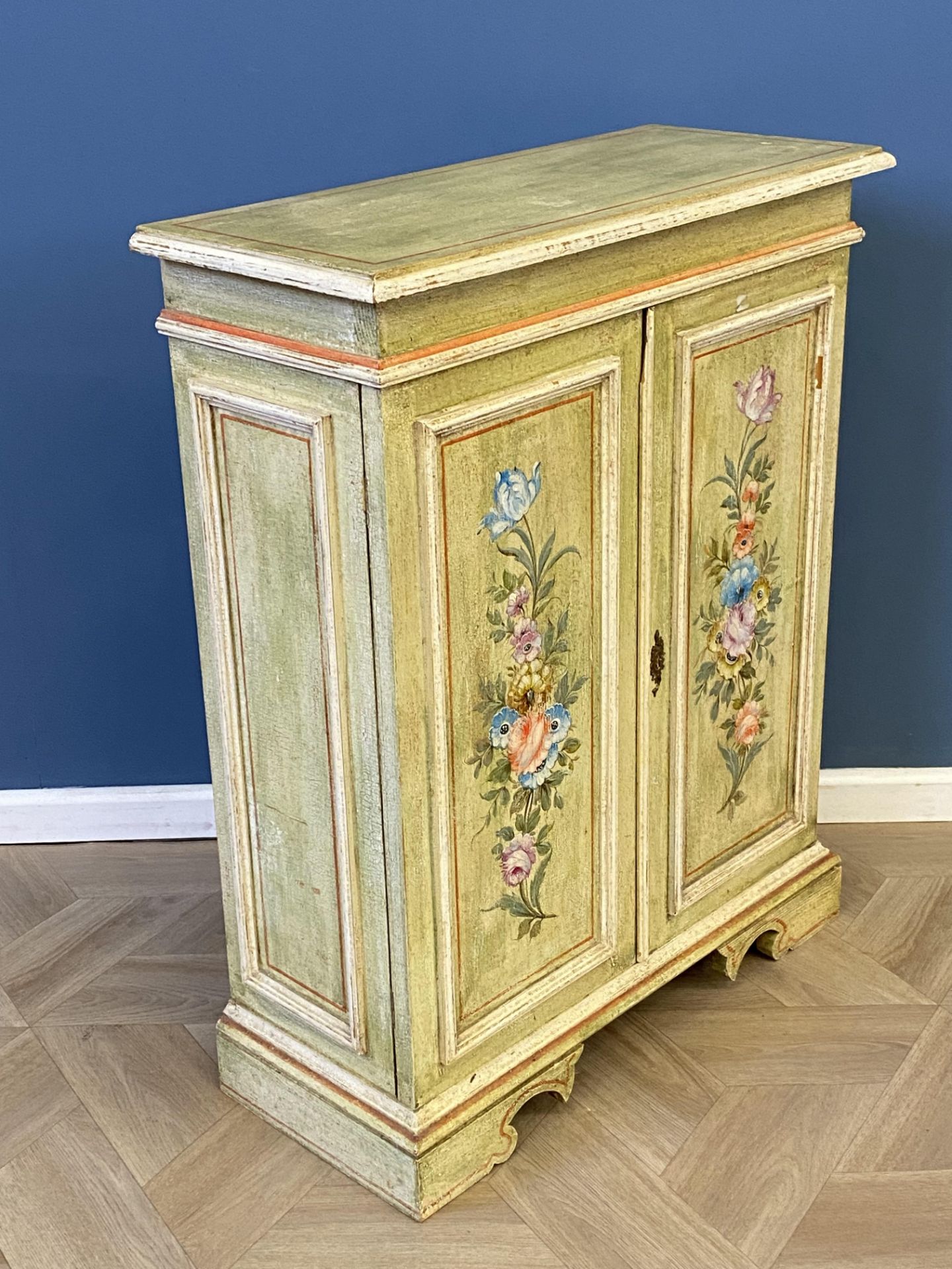 Florentine style apple green paint decorated two door side cabinet - Image 3 of 6