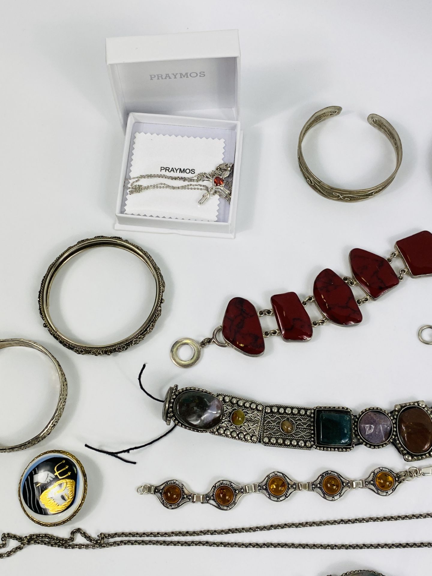 Quantity of white metal and costume jewellery - Image 6 of 6