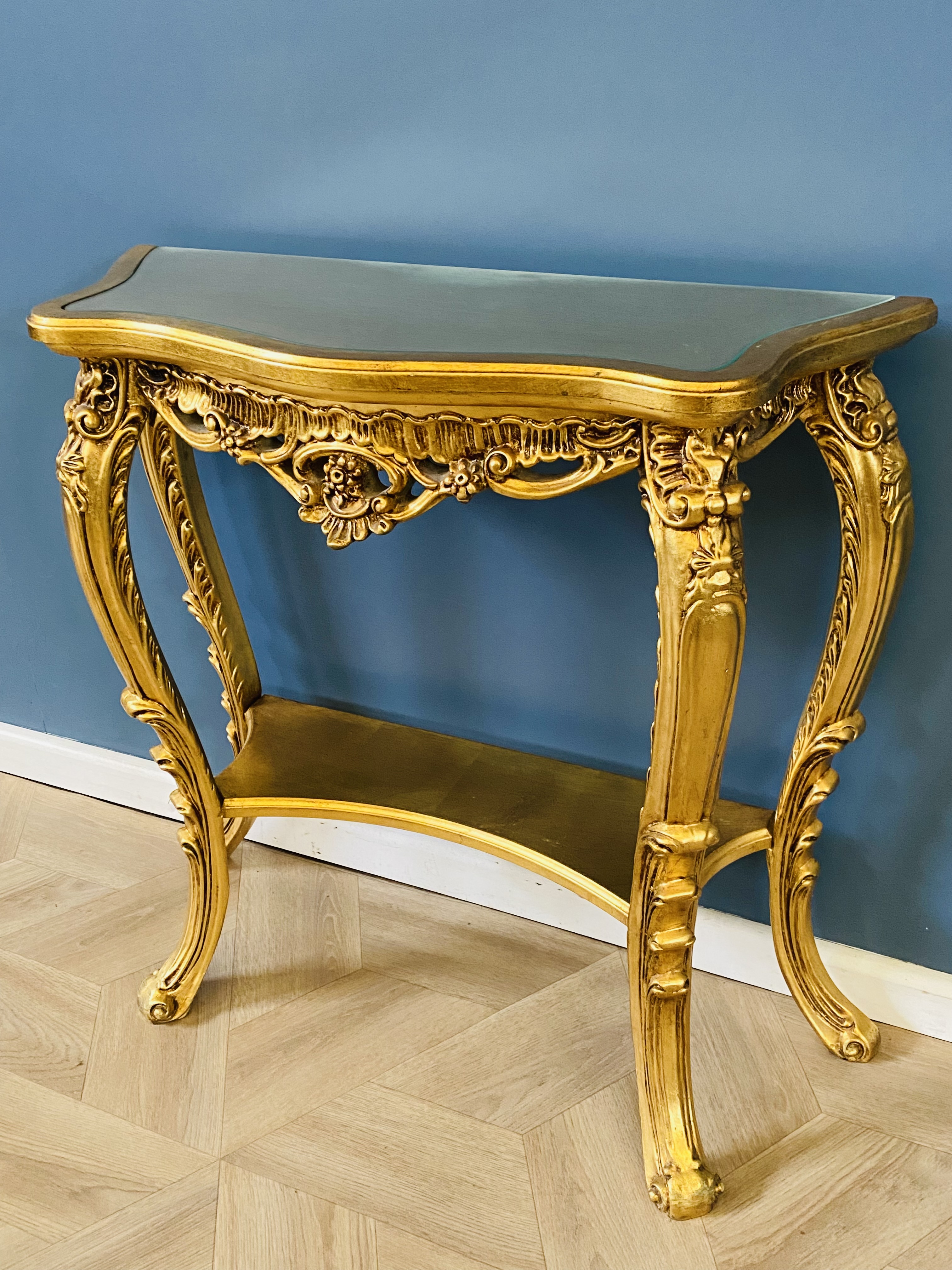 Serpentine carved giltwood console table - Image 4 of 7