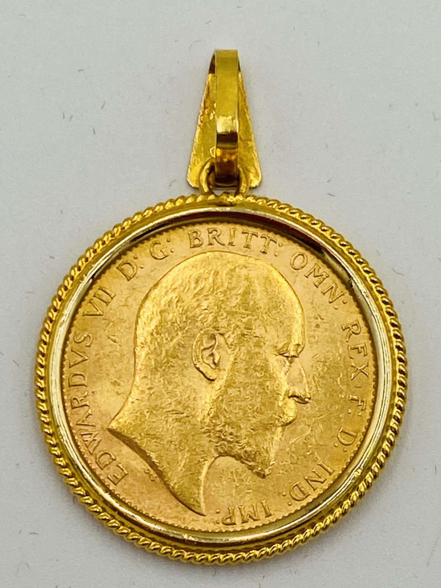 Edward VII 1904 gold sovereign in 14ct gold mount - Image 2 of 2