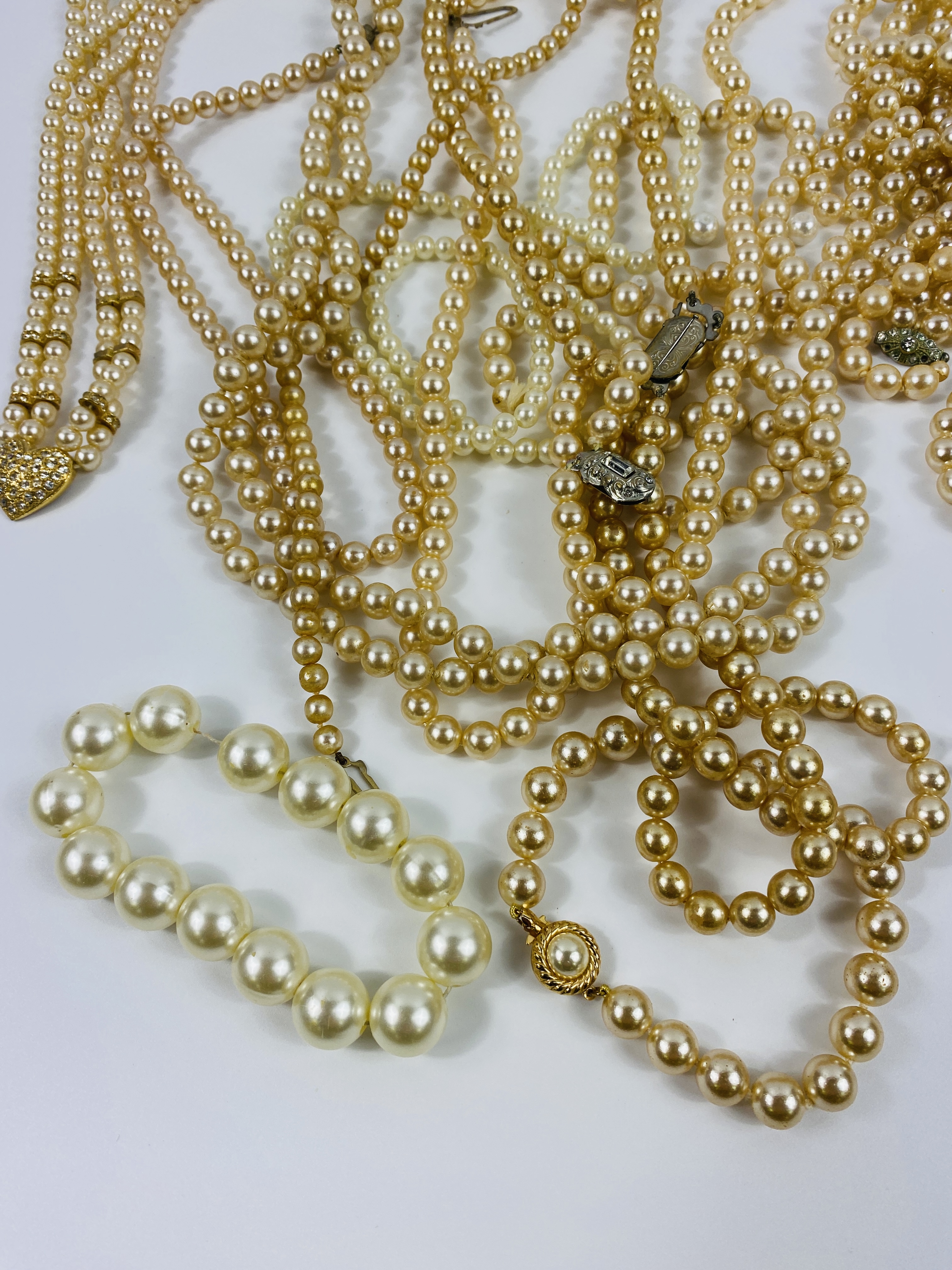 Quantity of pearl necklaces - Image 5 of 5